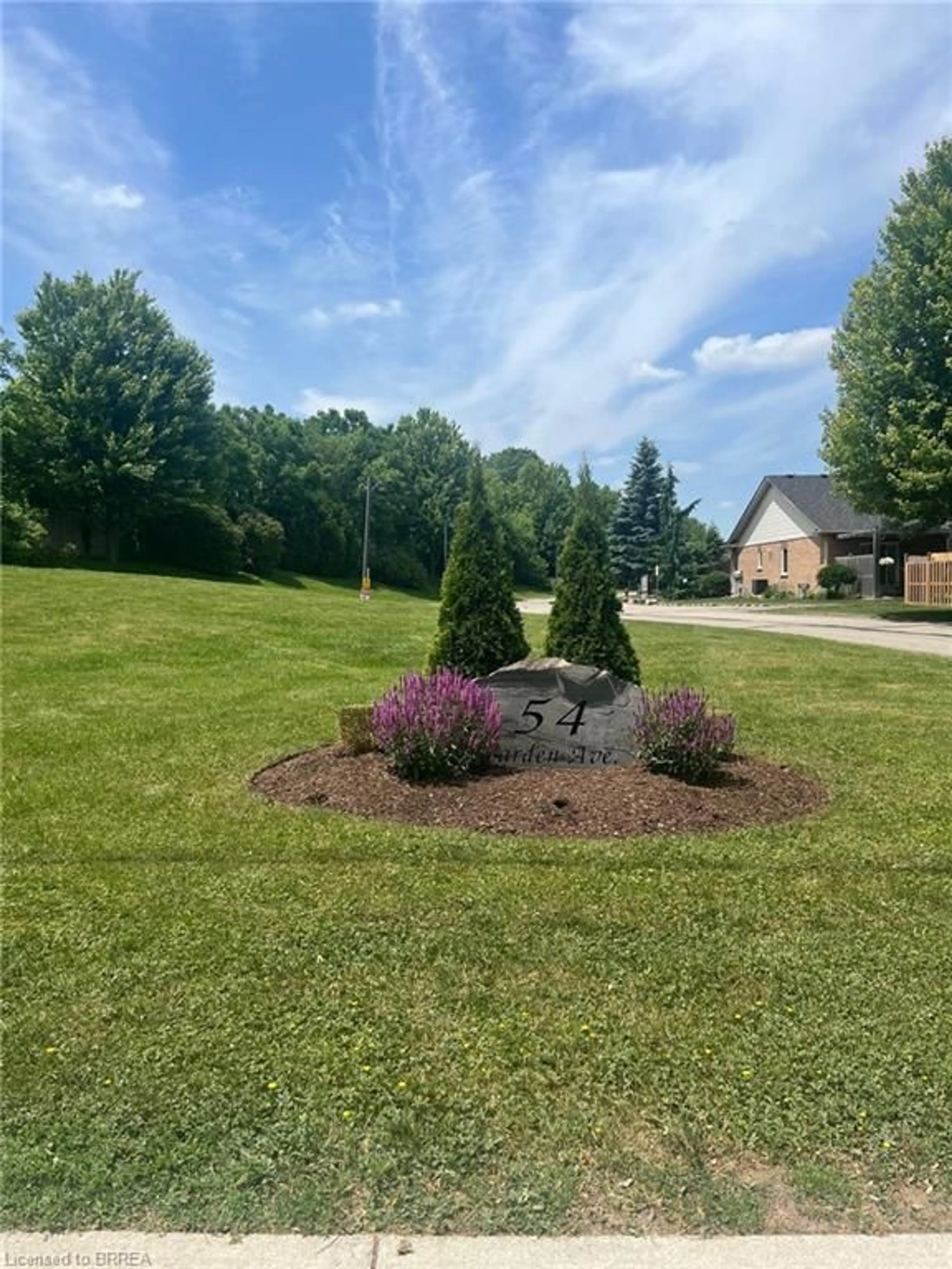 A pic from outside/outdoor area/front of a property/back of a property/a pic from drone, mountain view for 54 Garden Ave #35, Brantford Ontario N3S 0A1
