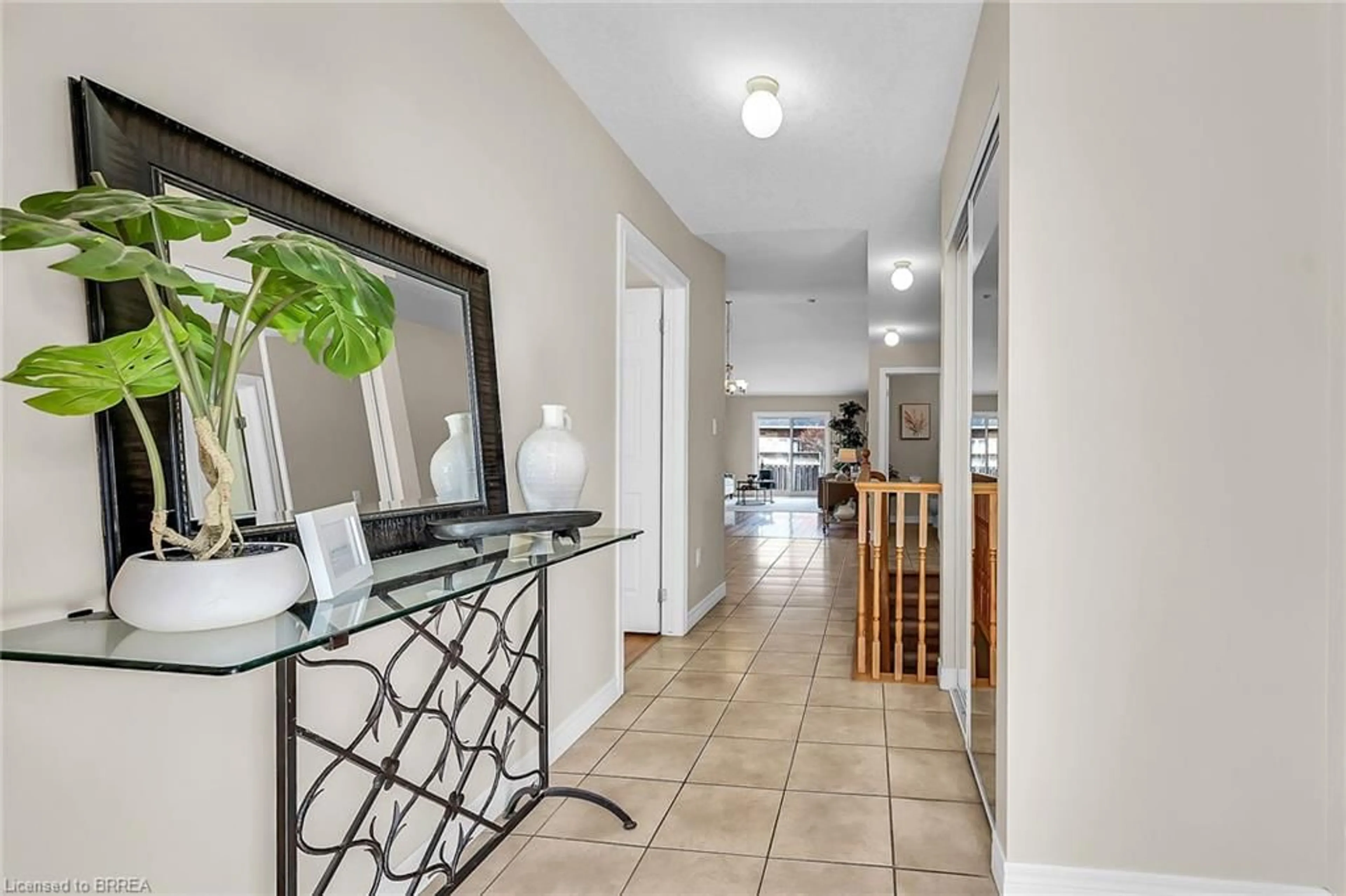 Indoor foyer for 54 Garden Ave #35, Brantford Ontario N3S 0A1