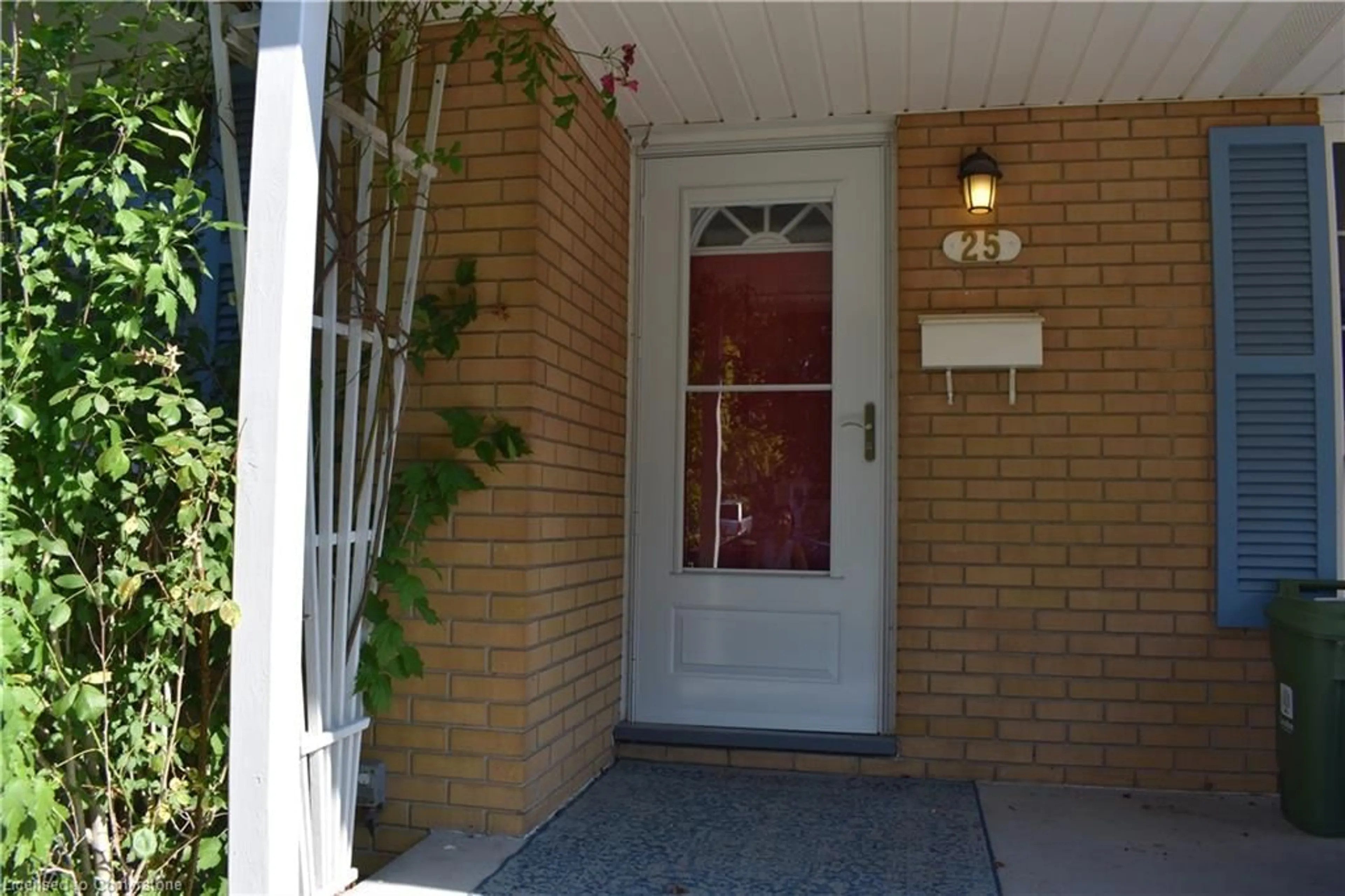 Indoor entryway for 25 Madeira Dr, London Ontario N5V 2M3