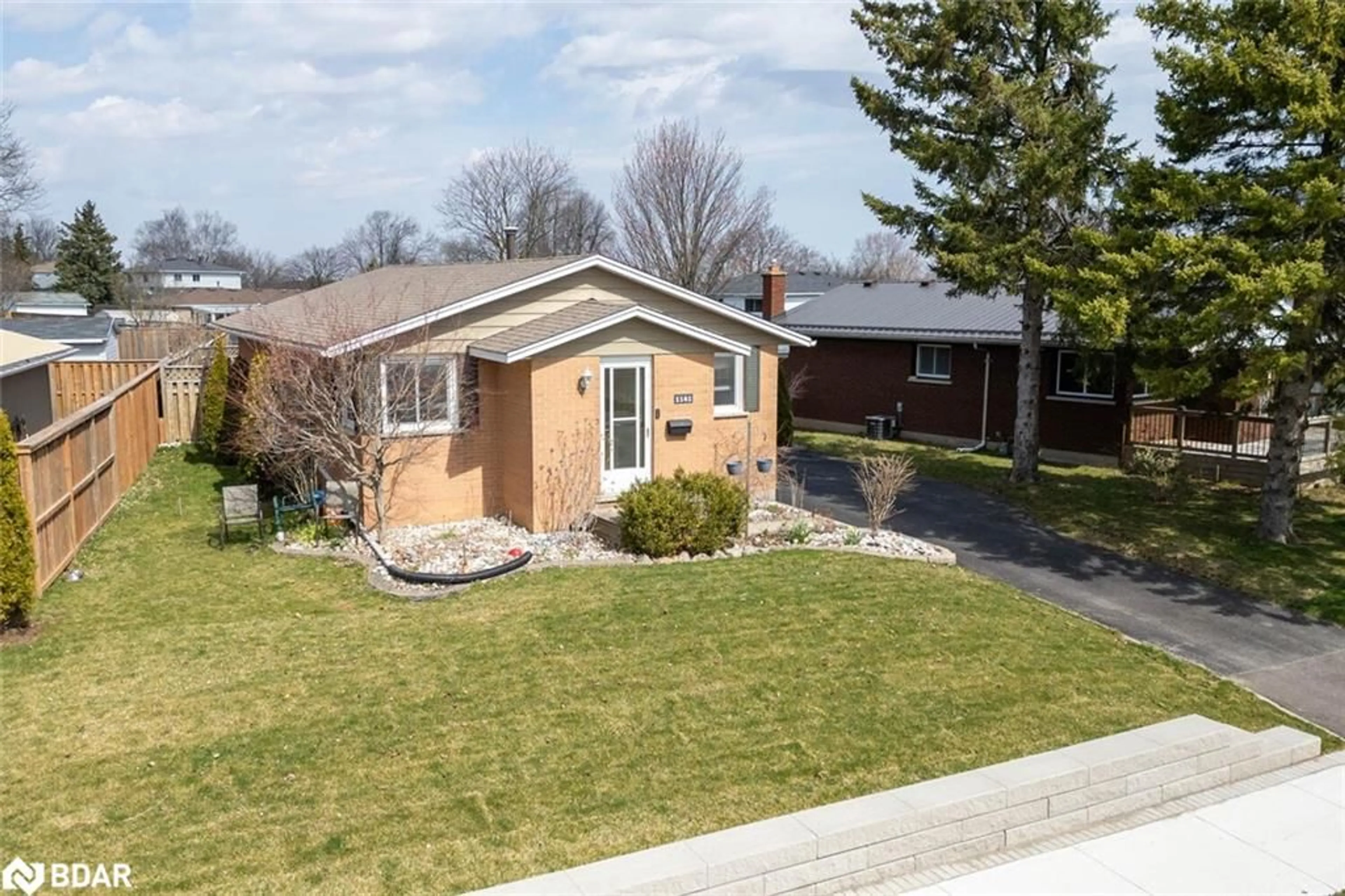 A pic from outside/outdoor area/front of a property/back of a property/a pic from drone, street for 1141 Sprucedale Rd, Woodstock Ontario N4S 5A1