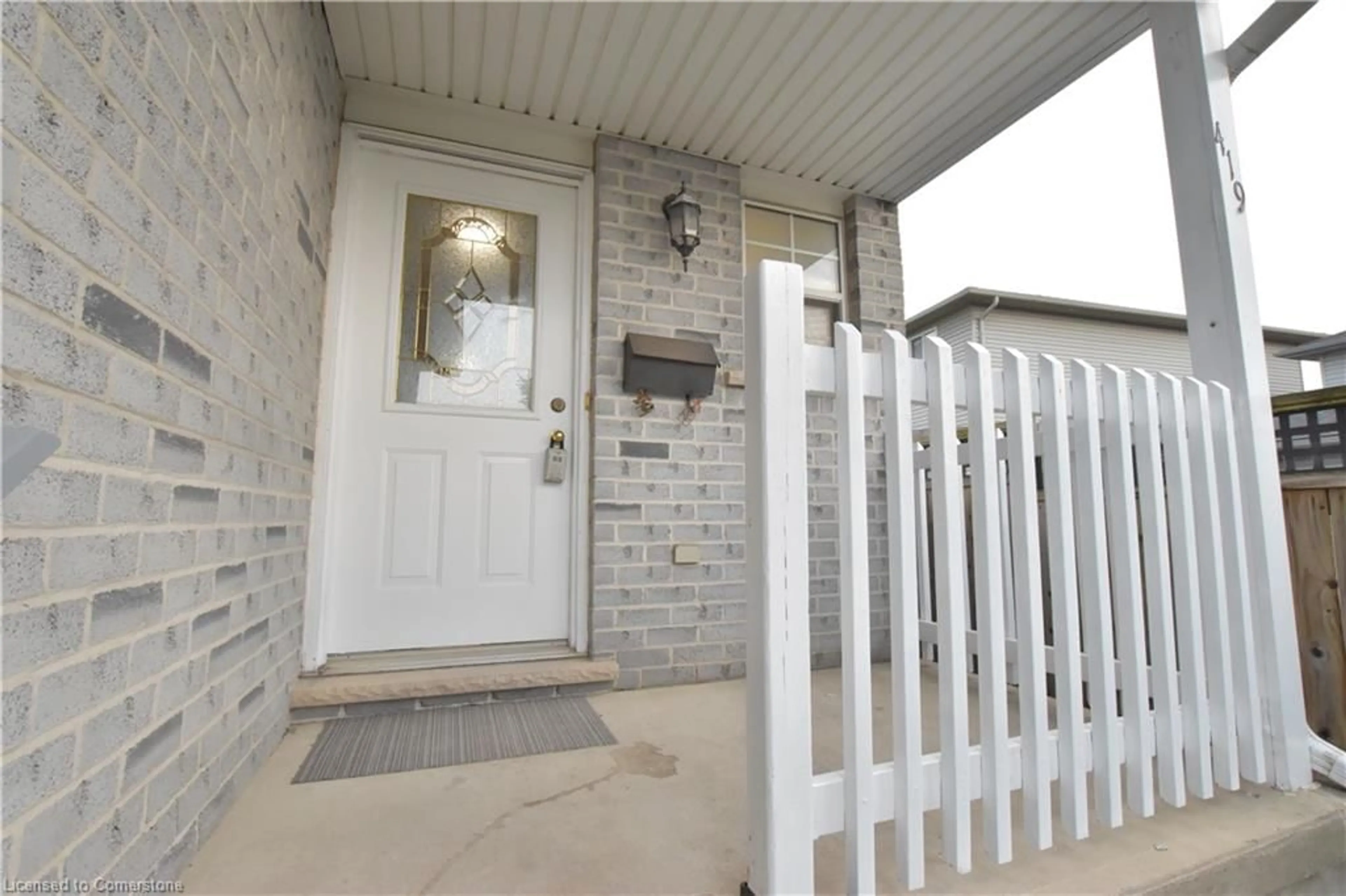 Indoor entryway for 419 Rittenhouse Rd, Kitchener Ontario N2E 3S4