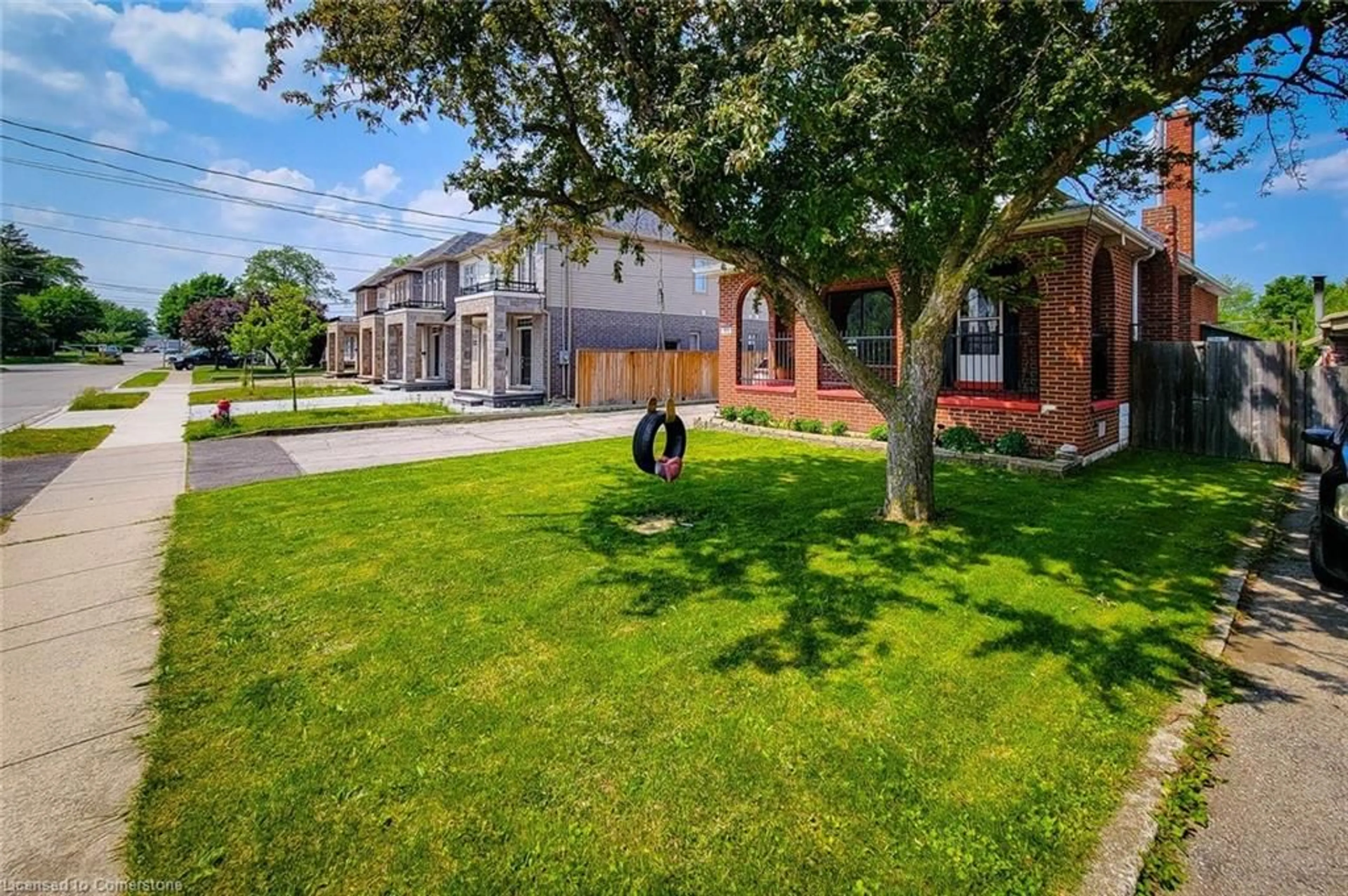 A pic from outside/outdoor area/front of a property/back of a property/a pic from drone, street for 189 Federal St, Hamilton Ontario L8E 1N8