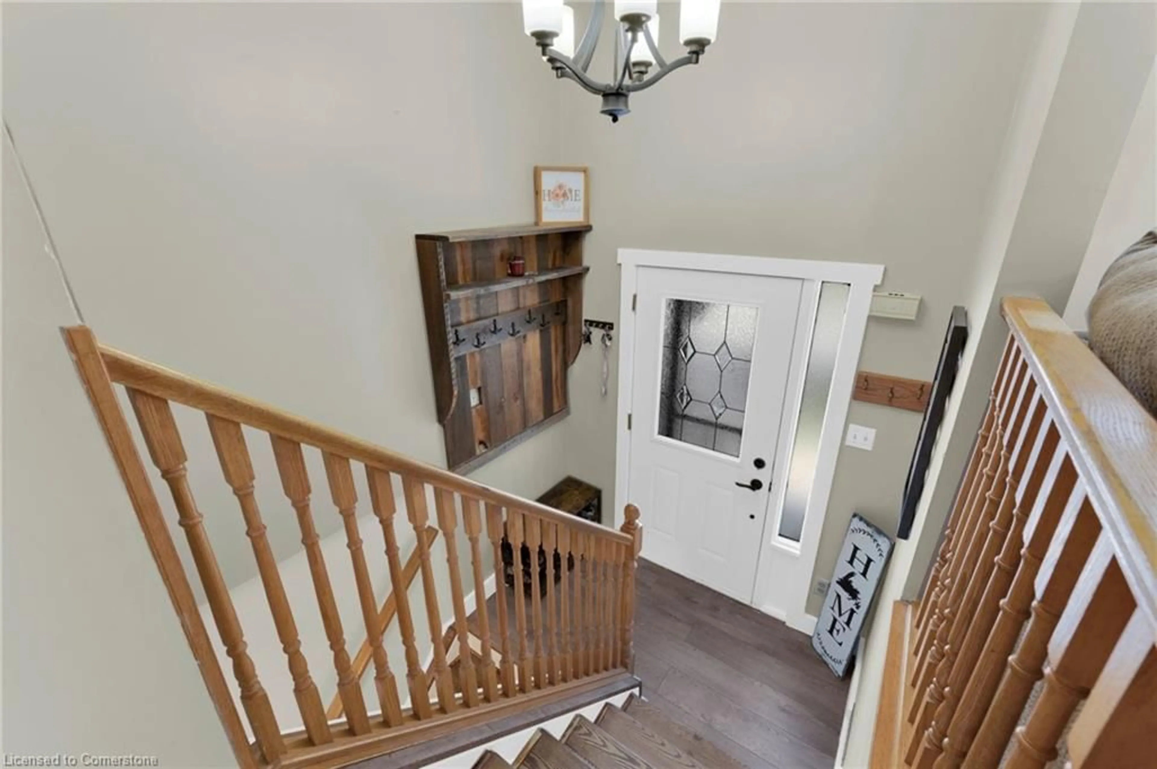 Indoor foyer for 26 Turner Dr, Simcoe Ontario N3Y 5G2