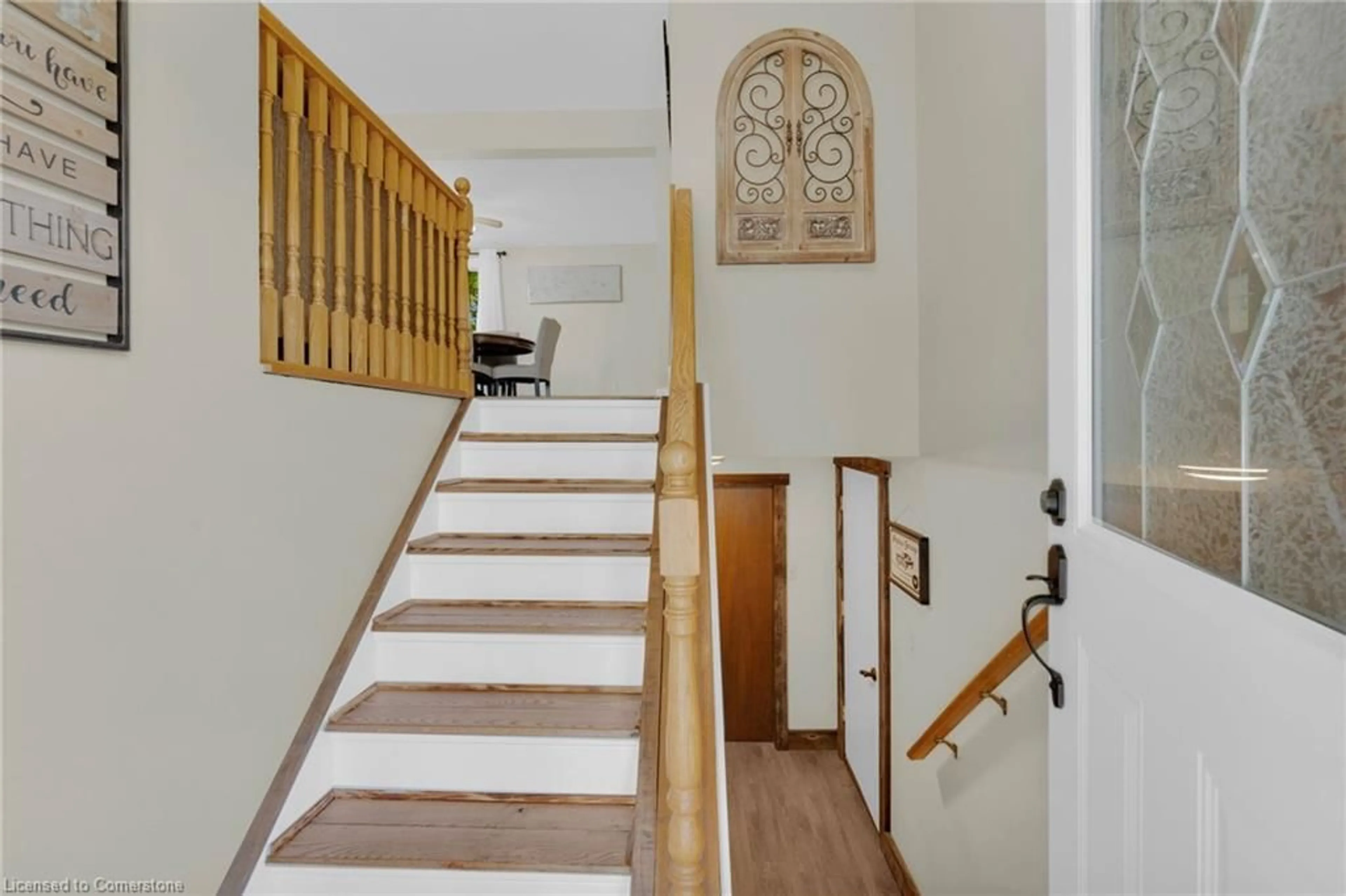 Indoor foyer for 26 Turner Dr, Simcoe Ontario N3Y 5G2