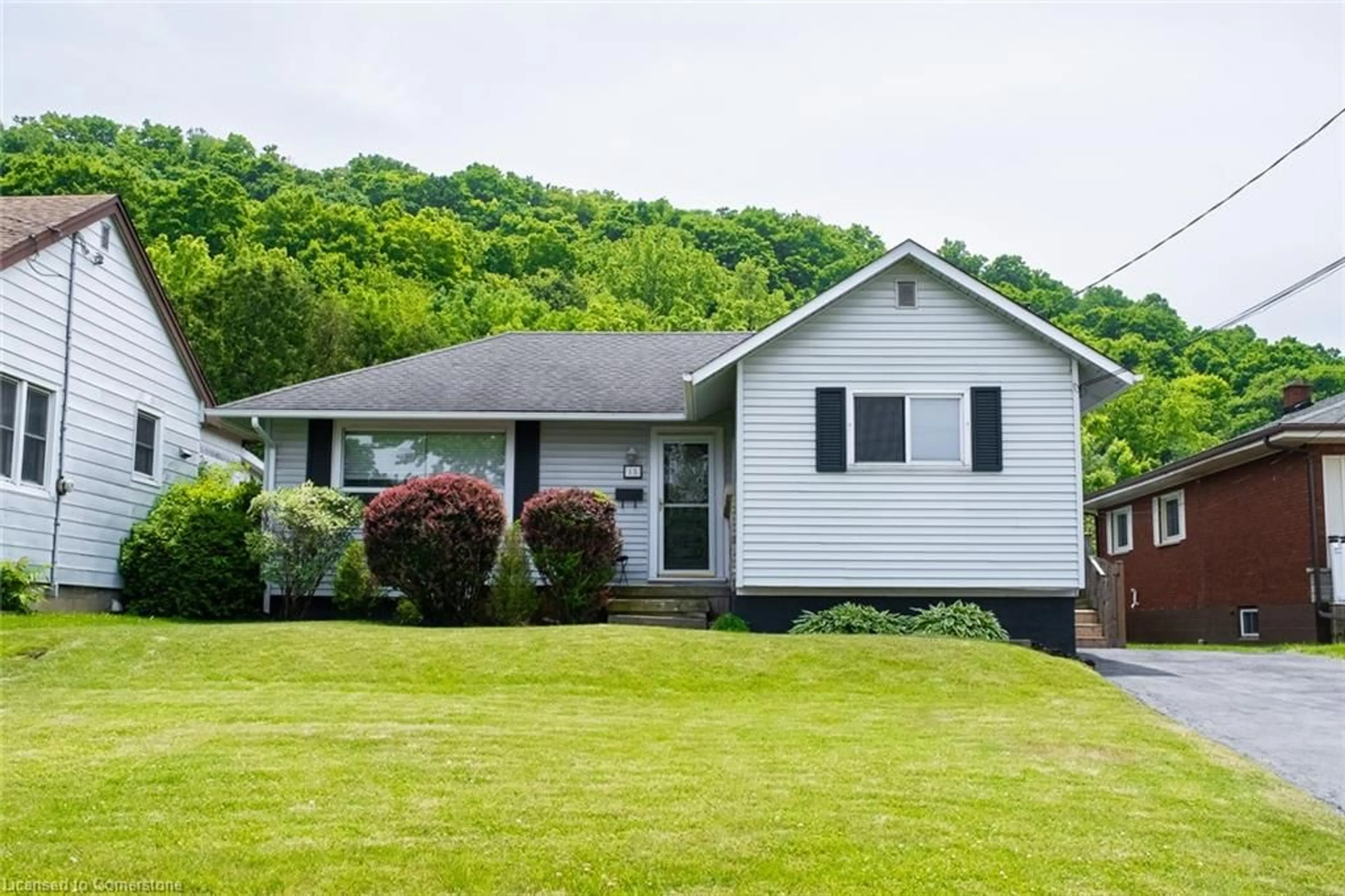 Home with vinyl exterior material, unknown for 15 Alba St, Stoney Creek Ontario L8G 1N9
