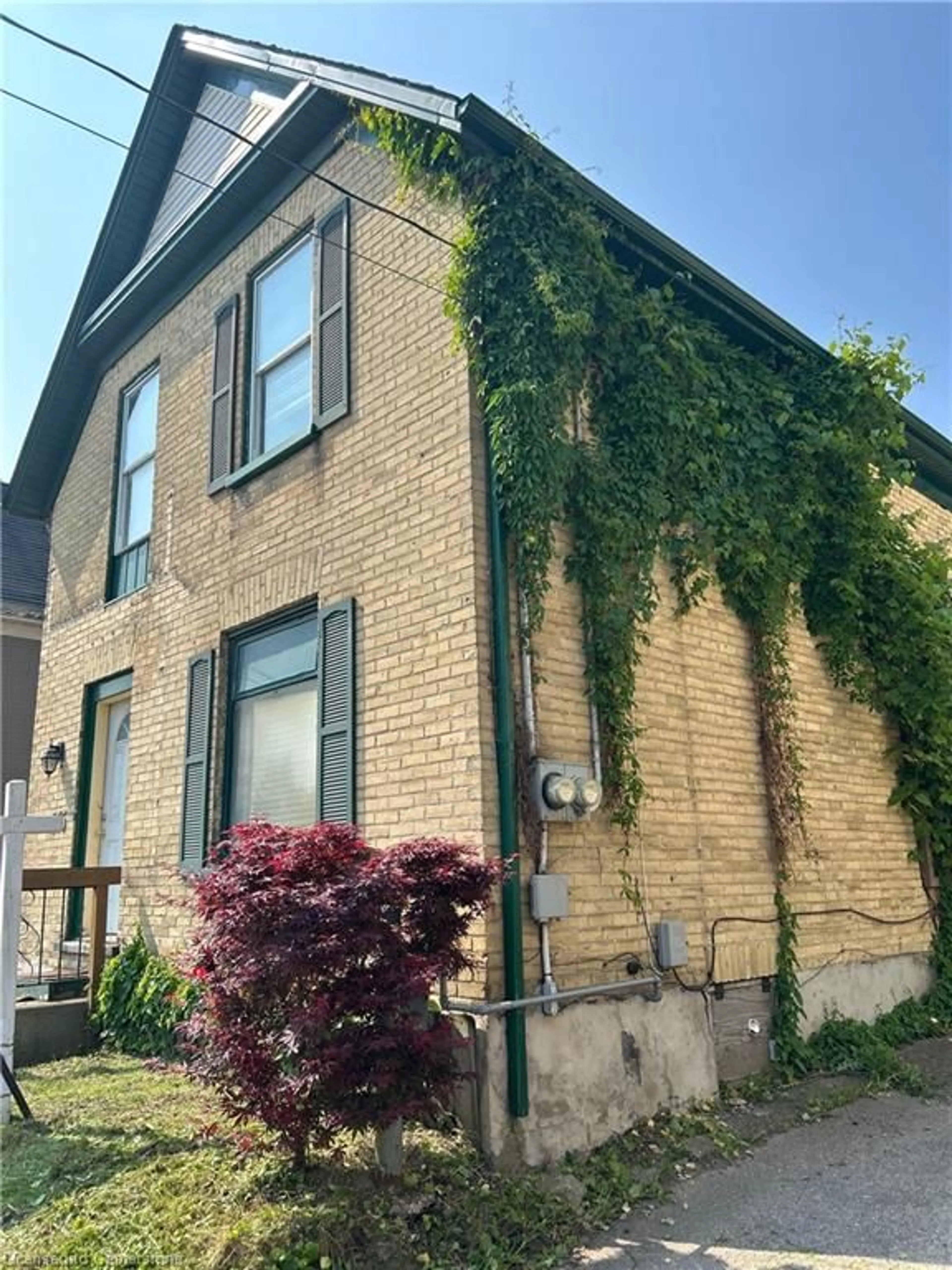 Home with brick exterior material, street for 155 Weber St, Kitchener Ontario N2H 1E1