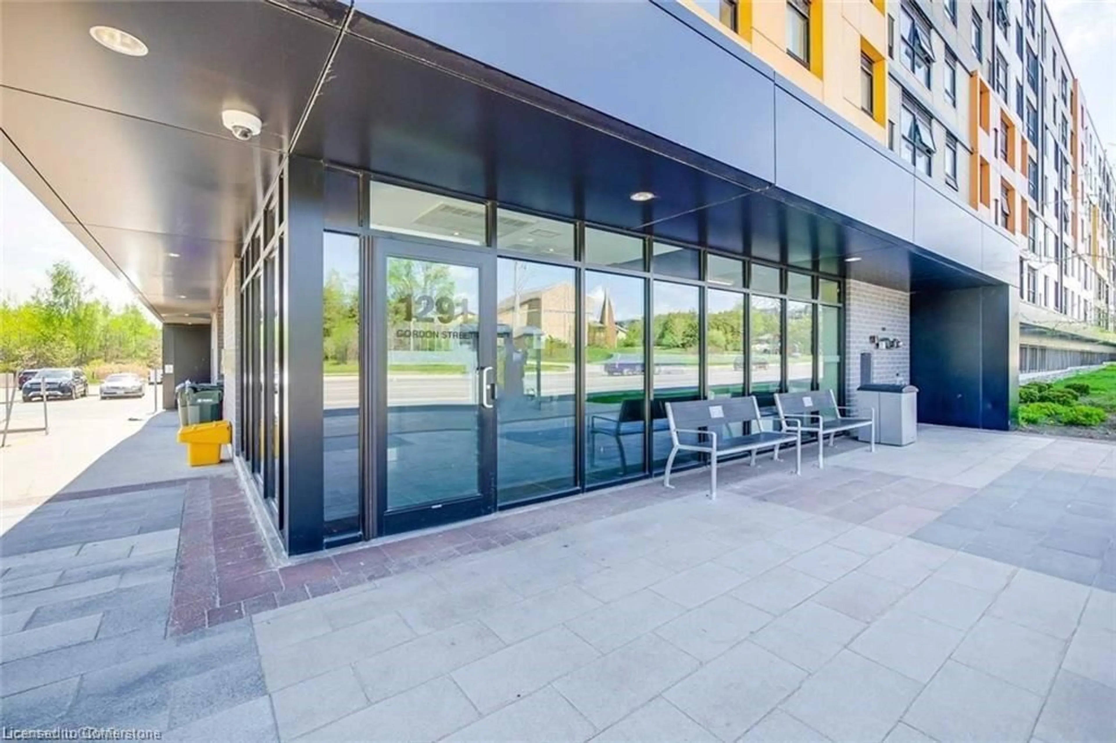 Indoor foyer for 1291 Gordon St #223, Guelph Ontario N1L 0M5