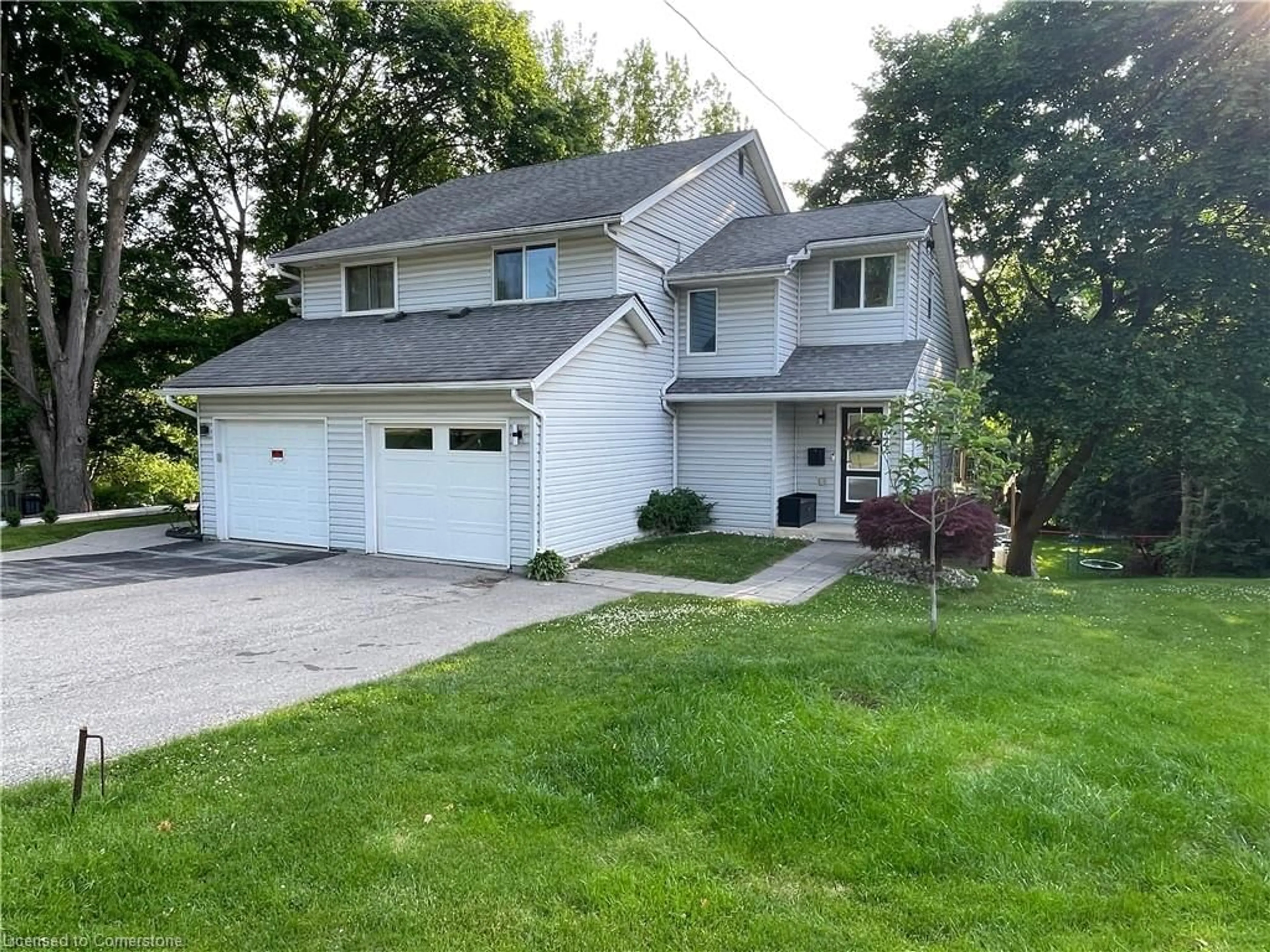 Home with vinyl exterior material, street for 172 Mckeand St, Ingersoll Ontario N5C 3H9
