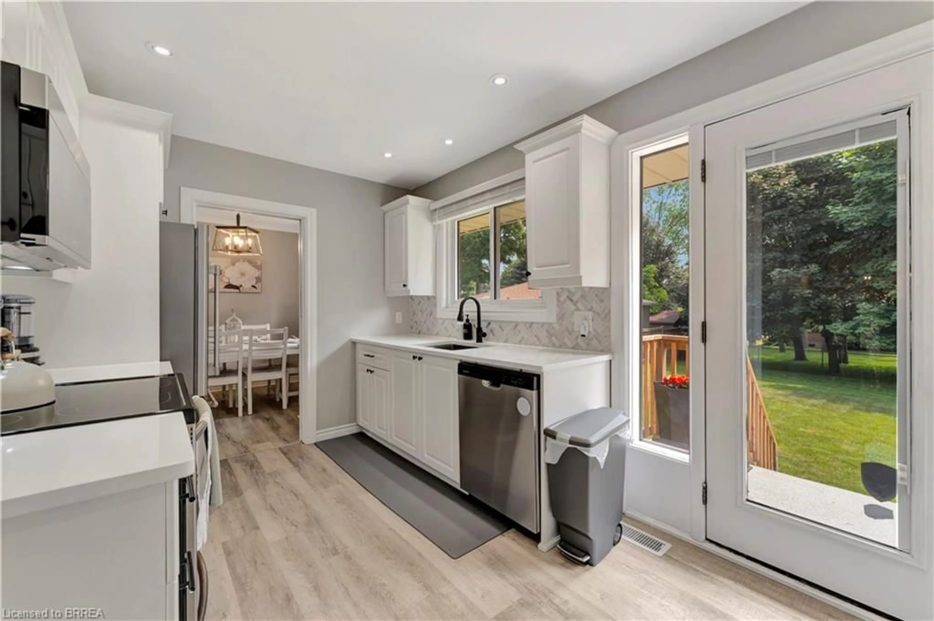 Open concept kitchen, ceramic/tile floor for 39 Pusey Blvd, Brantford Ontario N3R 2S1