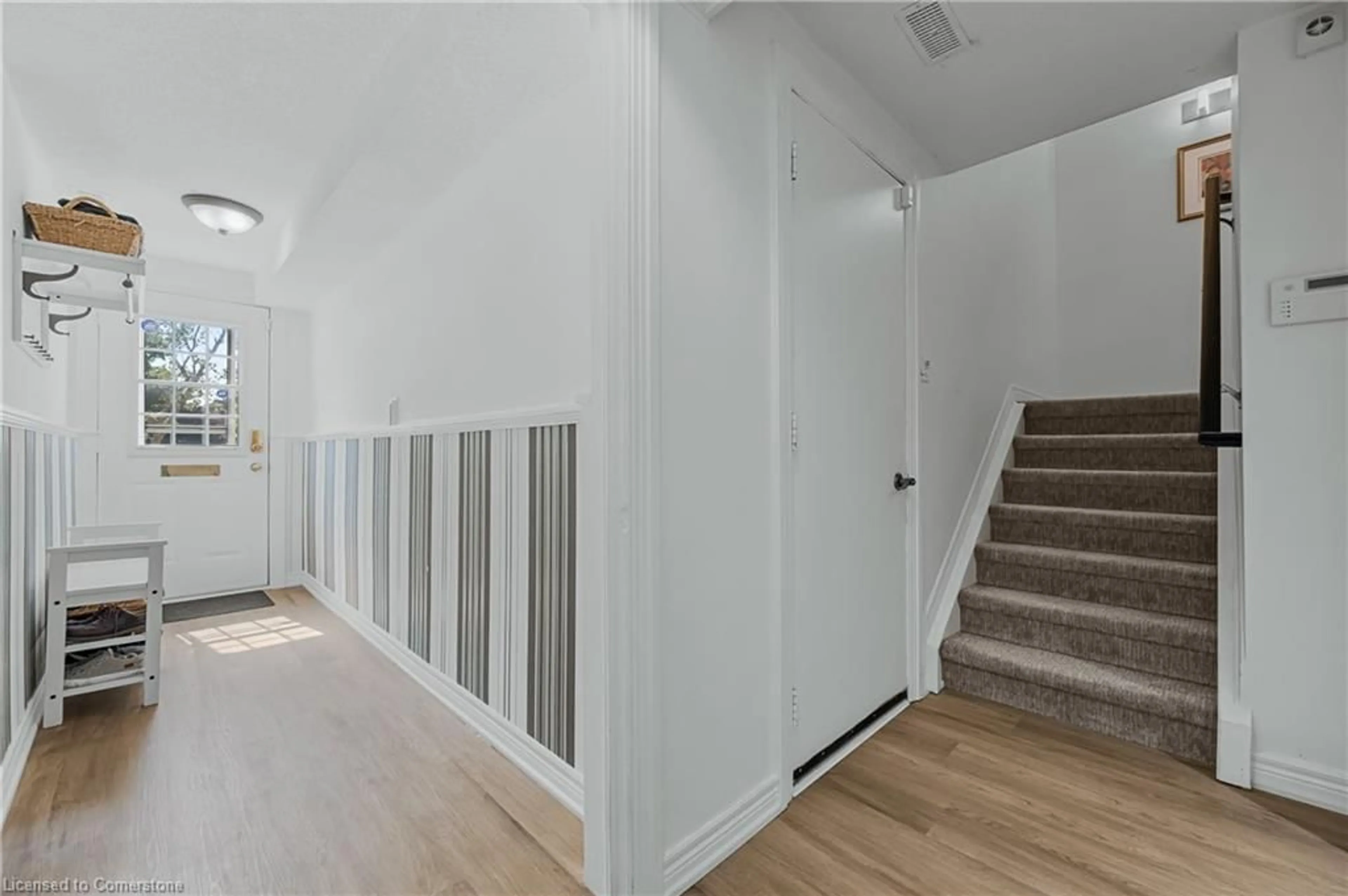 Indoor foyer for 301 Carlow Rd #18, Port Stanley Ontario N5L 1B7