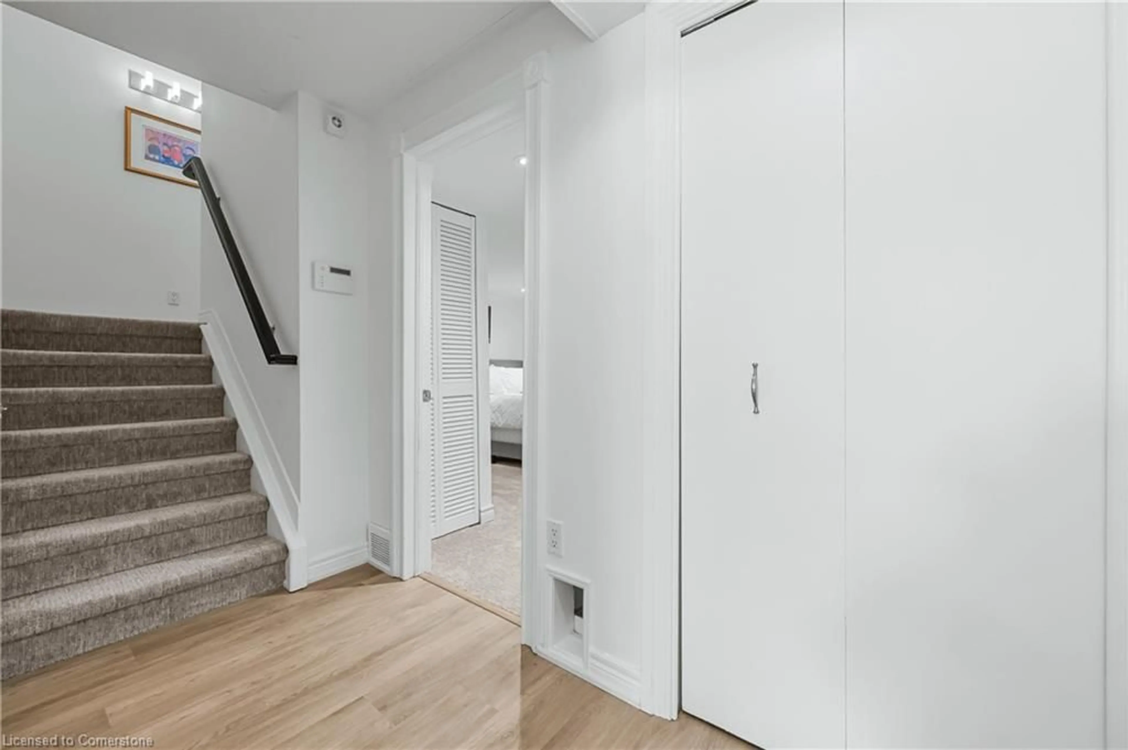 Indoor entryway for 301 Carlow Rd #18, Port Stanley Ontario N5L 1B7
