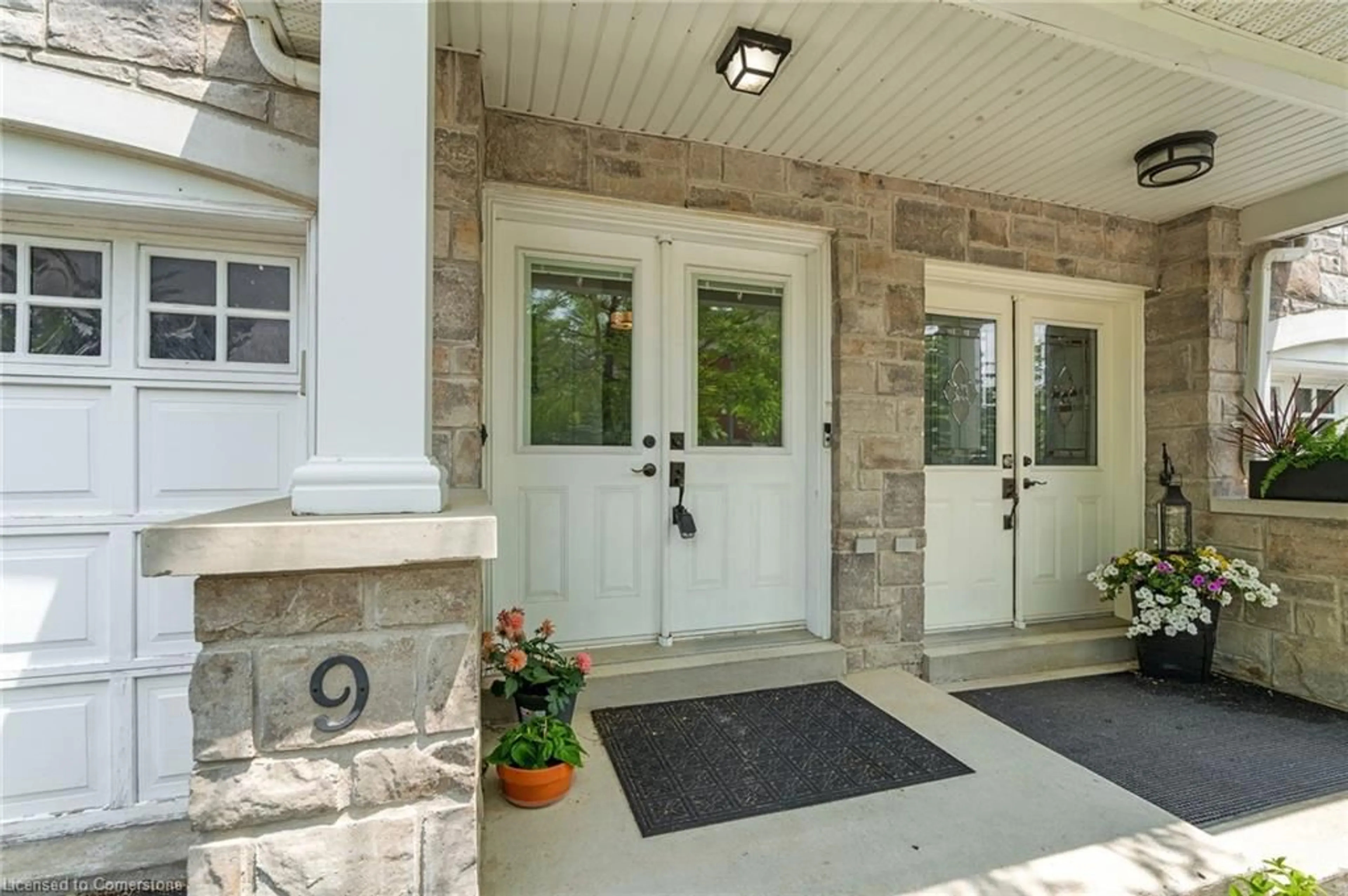 Indoor entryway for 6995 Glory Court Crt #9, Mississauga Ontario L5N 7E2