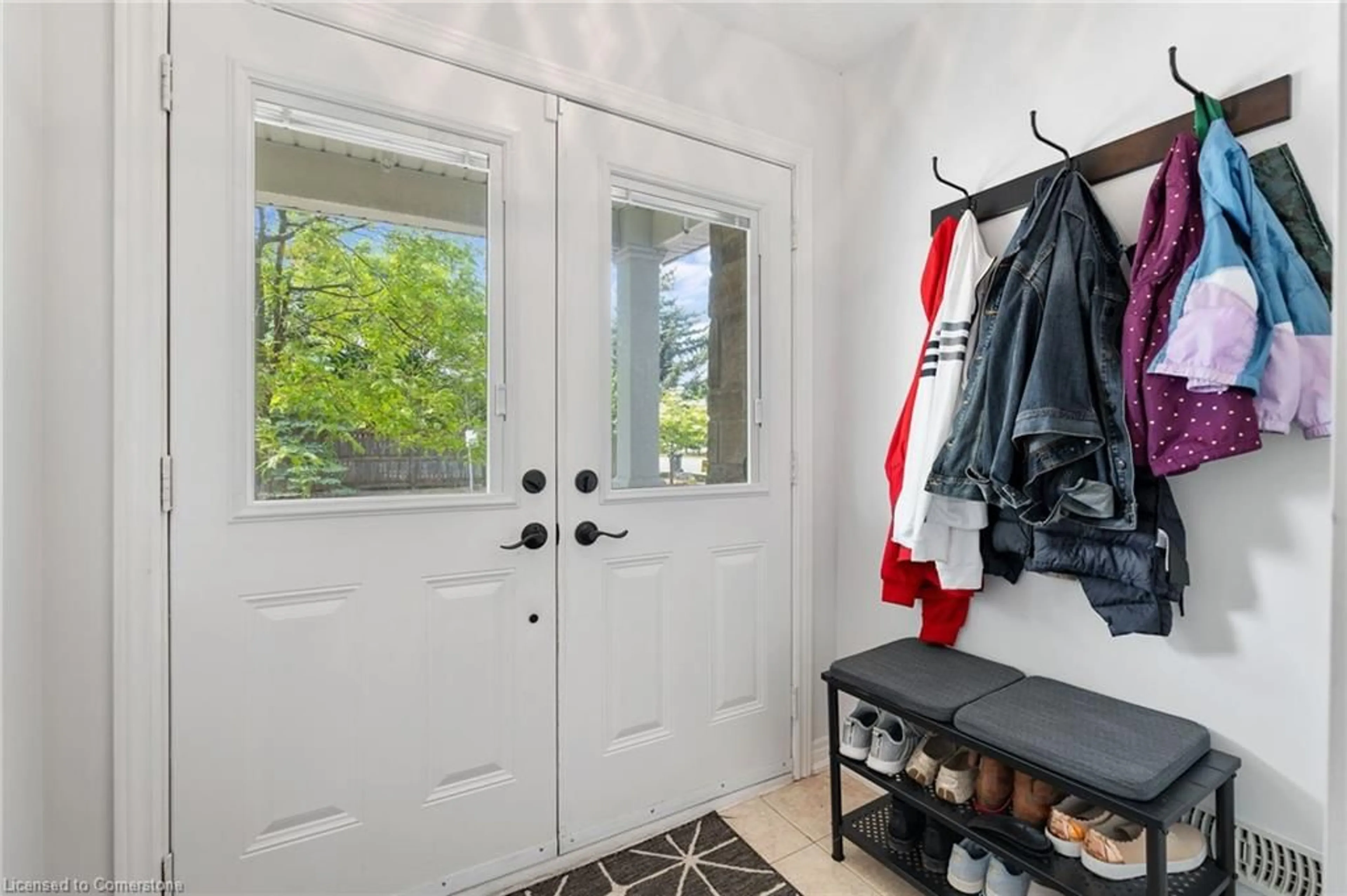 Indoor entryway for 6995 Glory Court Crt #9, Mississauga Ontario L5N 7E2