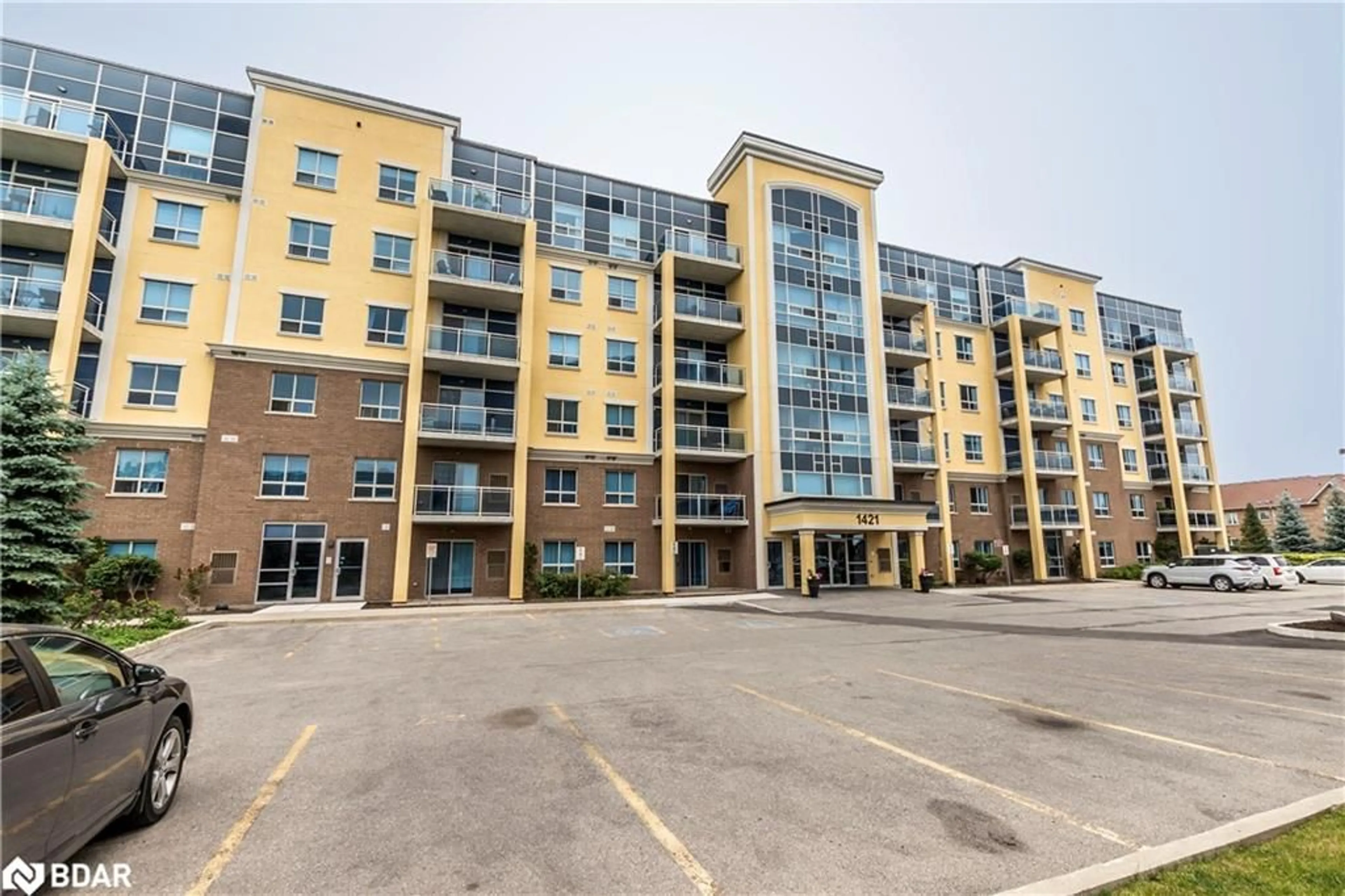A pic from outside/outdoor area/front of a property/back of a property/a pic from drone, building for 1421 Costigan Rd #504, Milton Ontario L9T 2N4