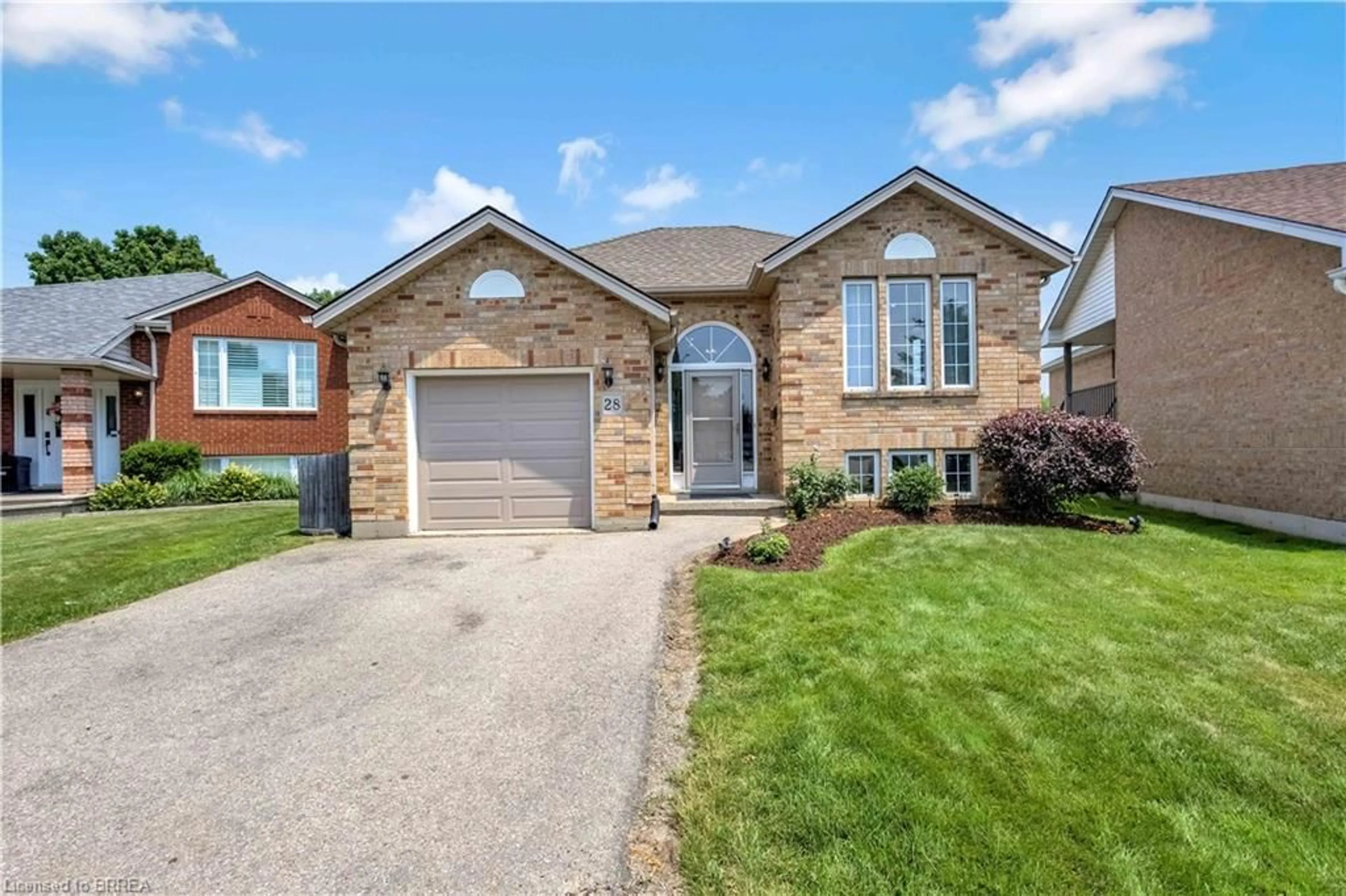 Home with brick exterior material, street for 28 Strong Crt, Brantford Ontario N3R 7Y4