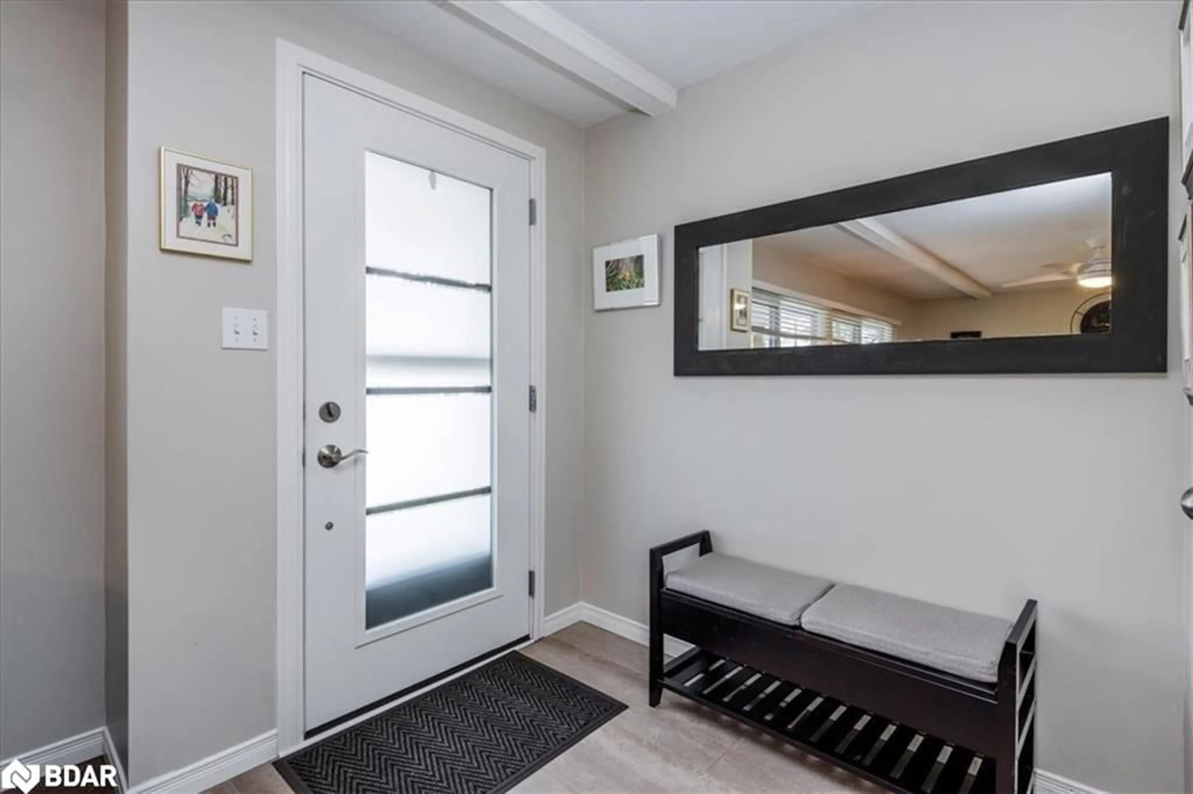Indoor entryway for 2 Cedar Grove, Innisfil Ontario L9S 1R1