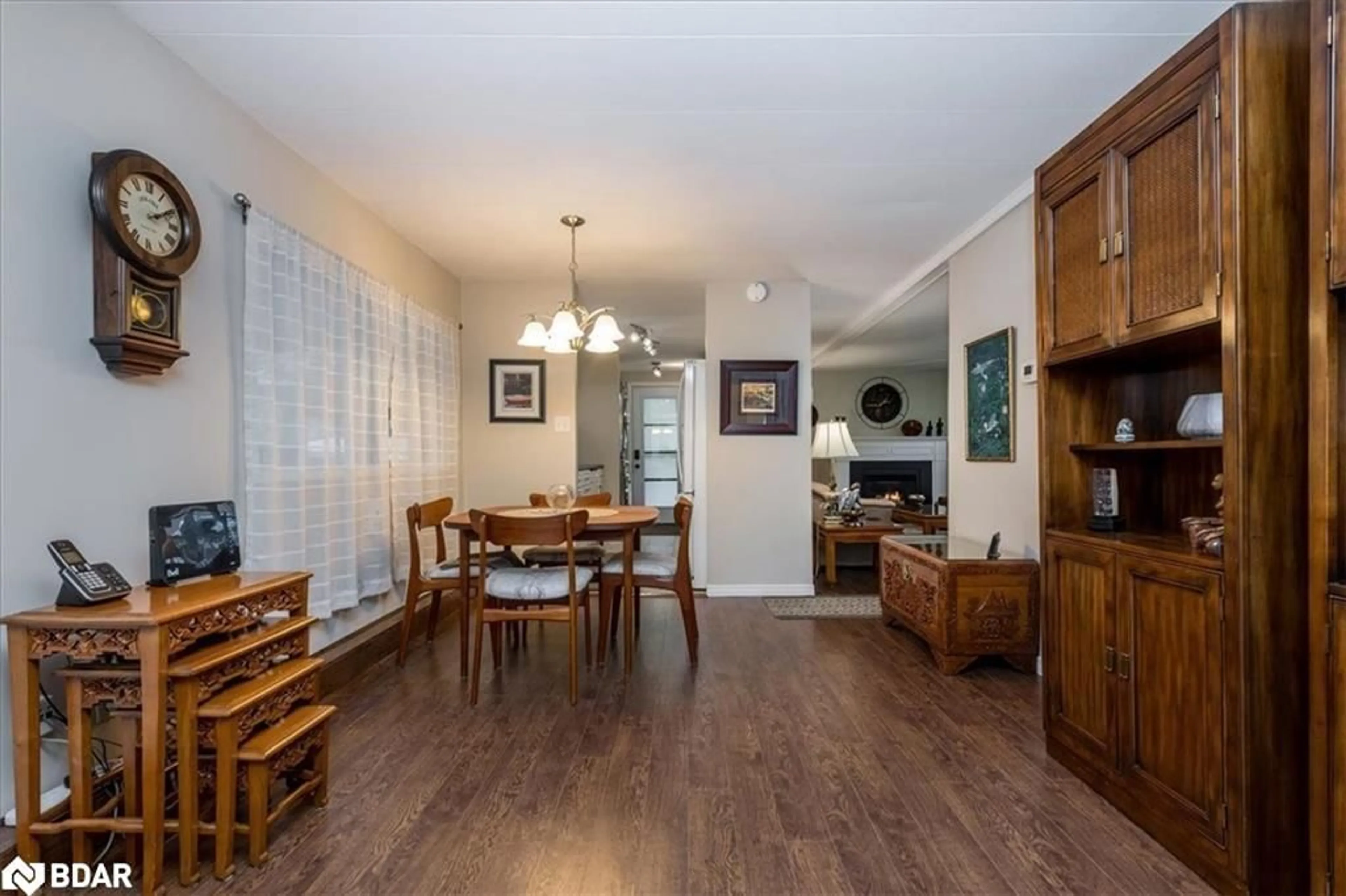 Dining room, wood/laminate floor for 2 Cedar Grove, Innisfil Ontario L9S 1R1
