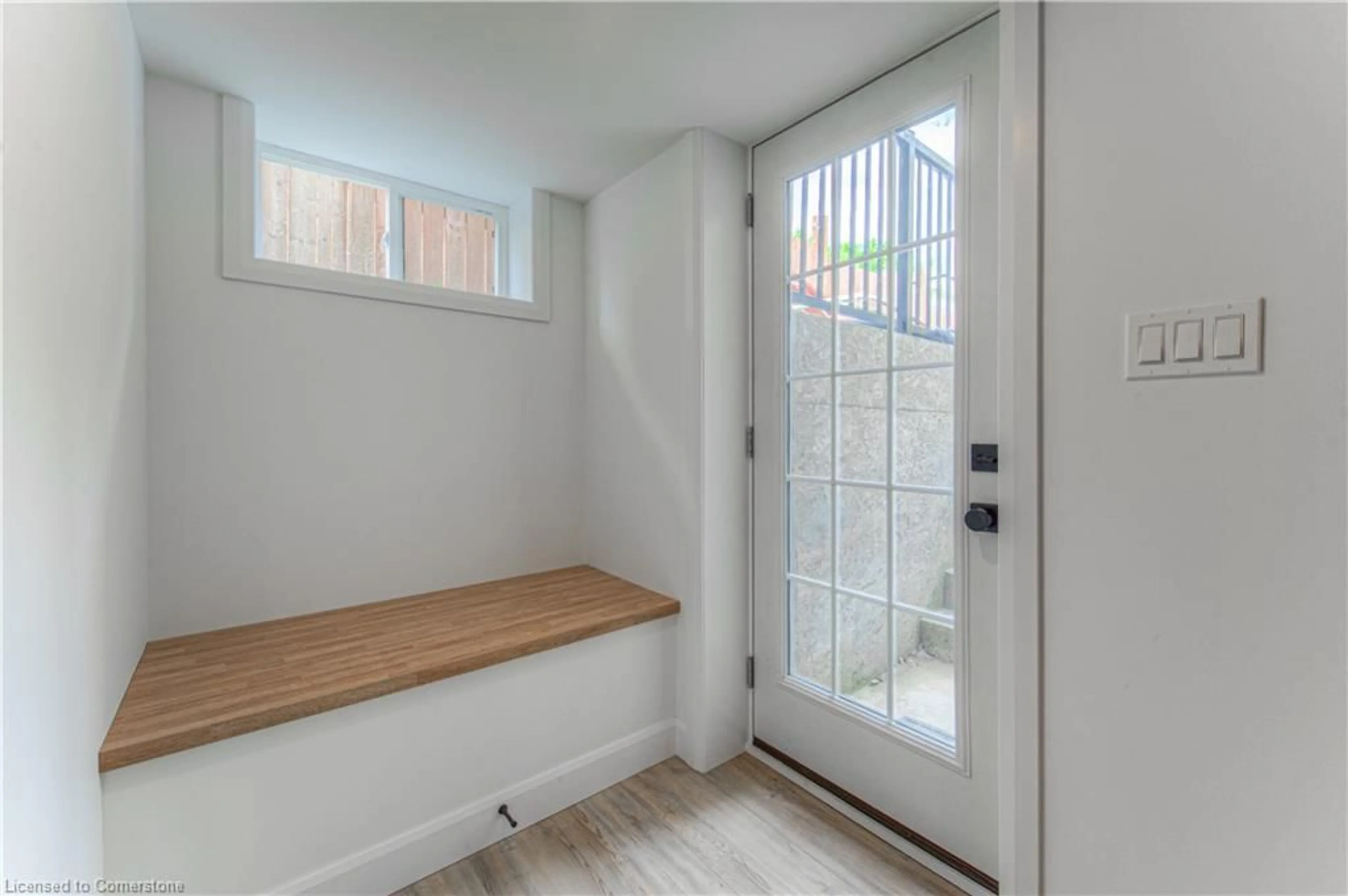 Indoor entryway for 320 Highland Rd, Kitchener Ontario N2M 3W4