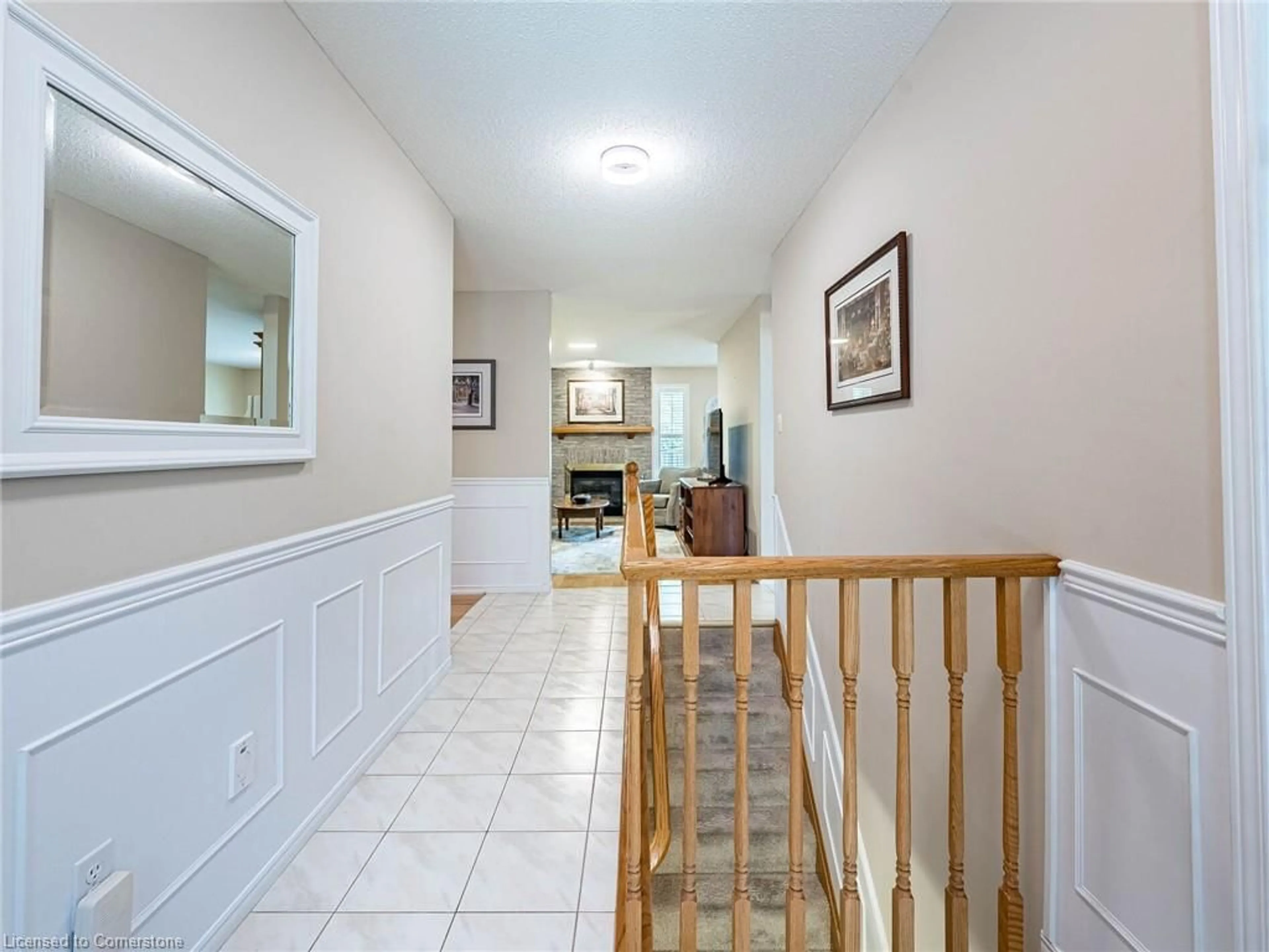Indoor foyer for 40 Longyear Dr, Hamilton Ontario L8B 0E1