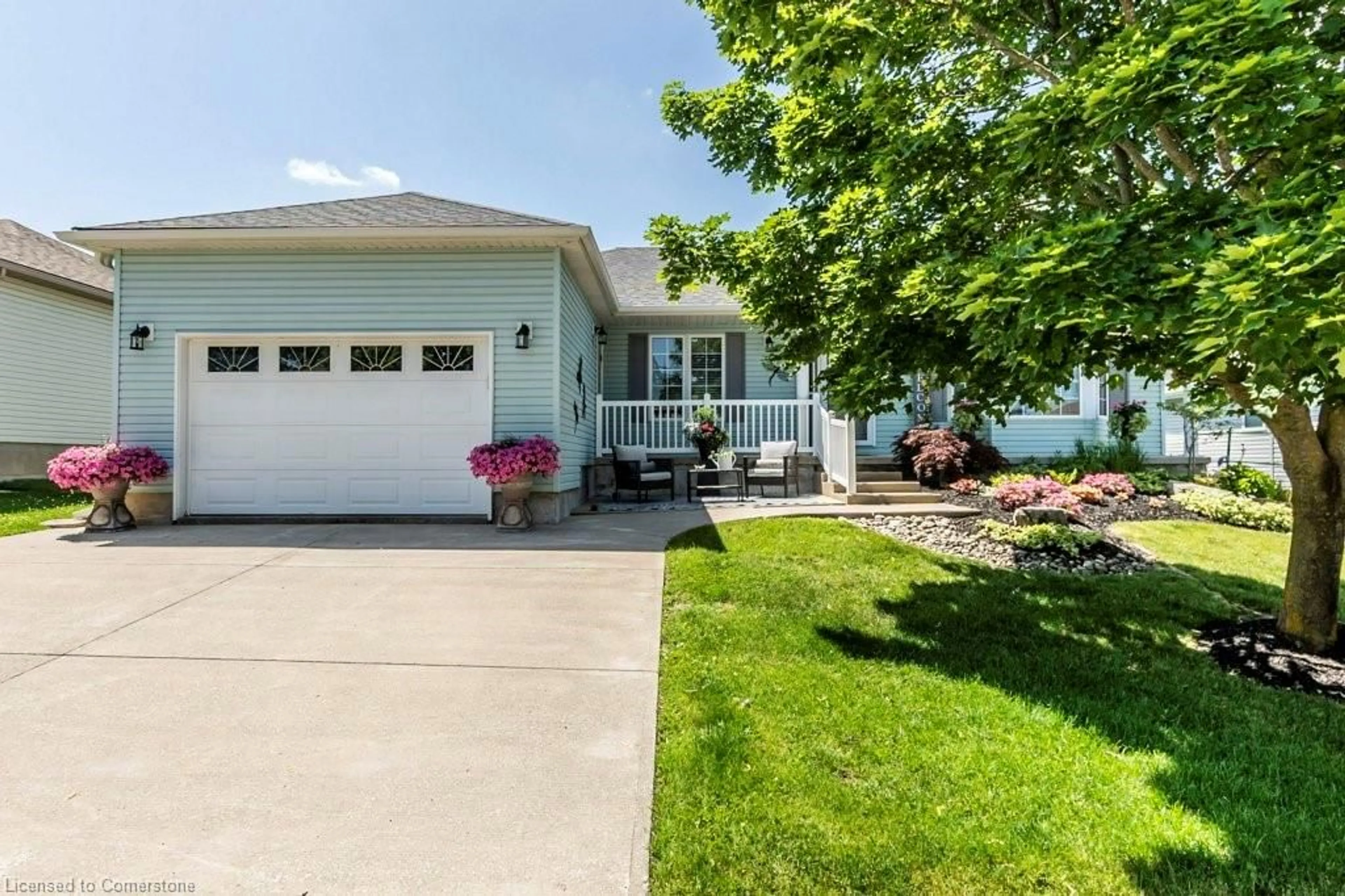 Home with vinyl exterior material, water/lake/river/ocean view for 3 Heather Pl, New Hamburg Ontario N3A 2G5