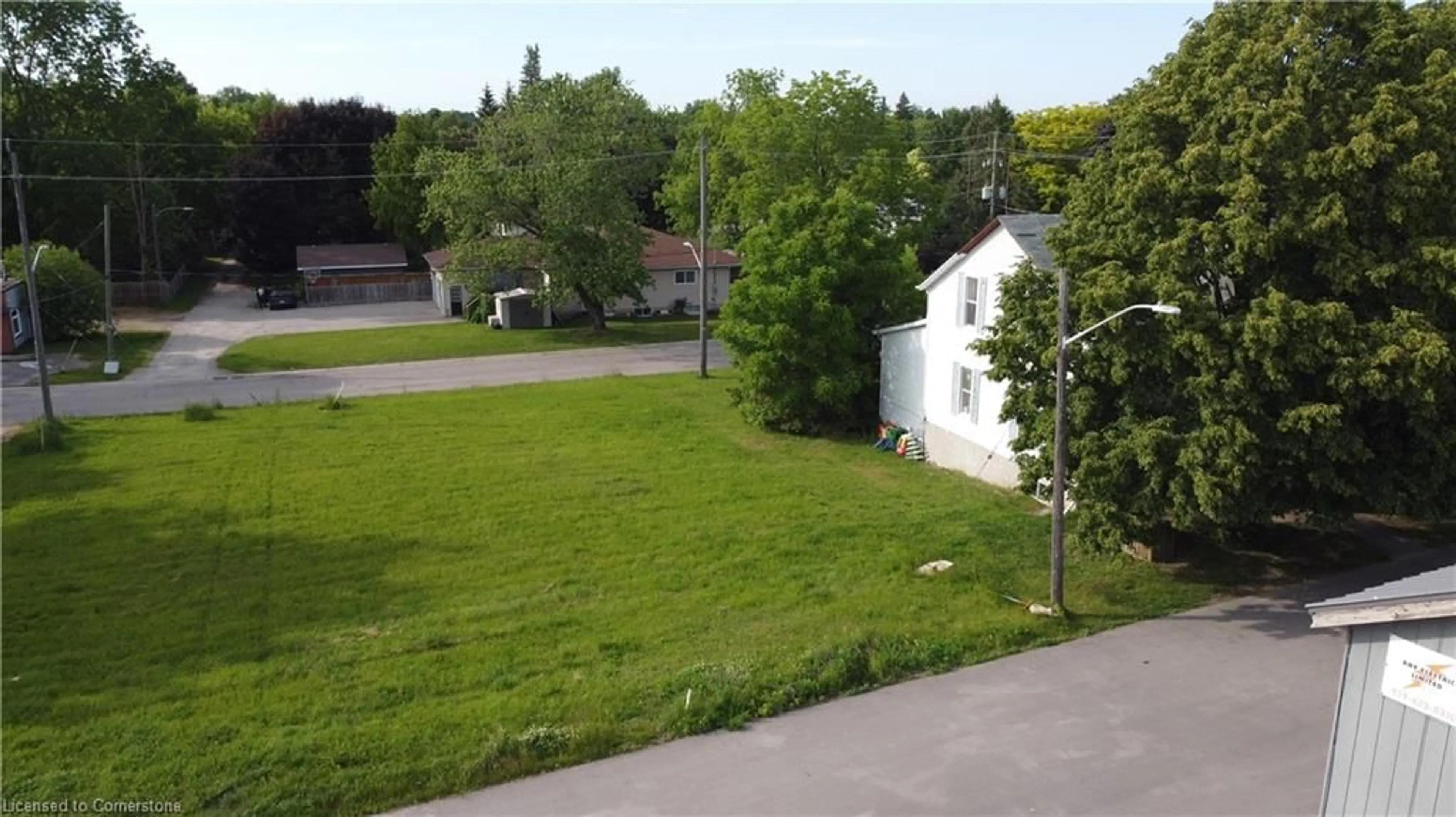 A pic from outside/outdoor area/front of a property/back of a property/a pic from drone, street for 8 Brydges St, Paris Ontario N3L 1R4