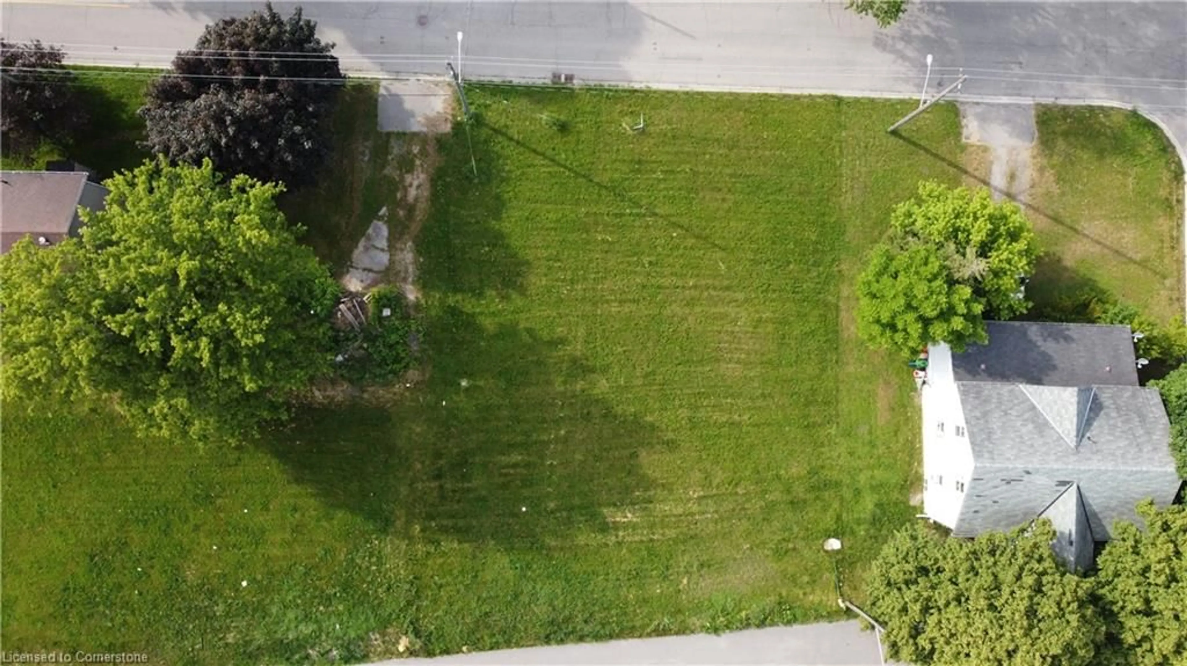 A pic from outside/outdoor area/front of a property/back of a property/a pic from drone, street for 6 Brydges St, Paris Ontario N3L 1R4