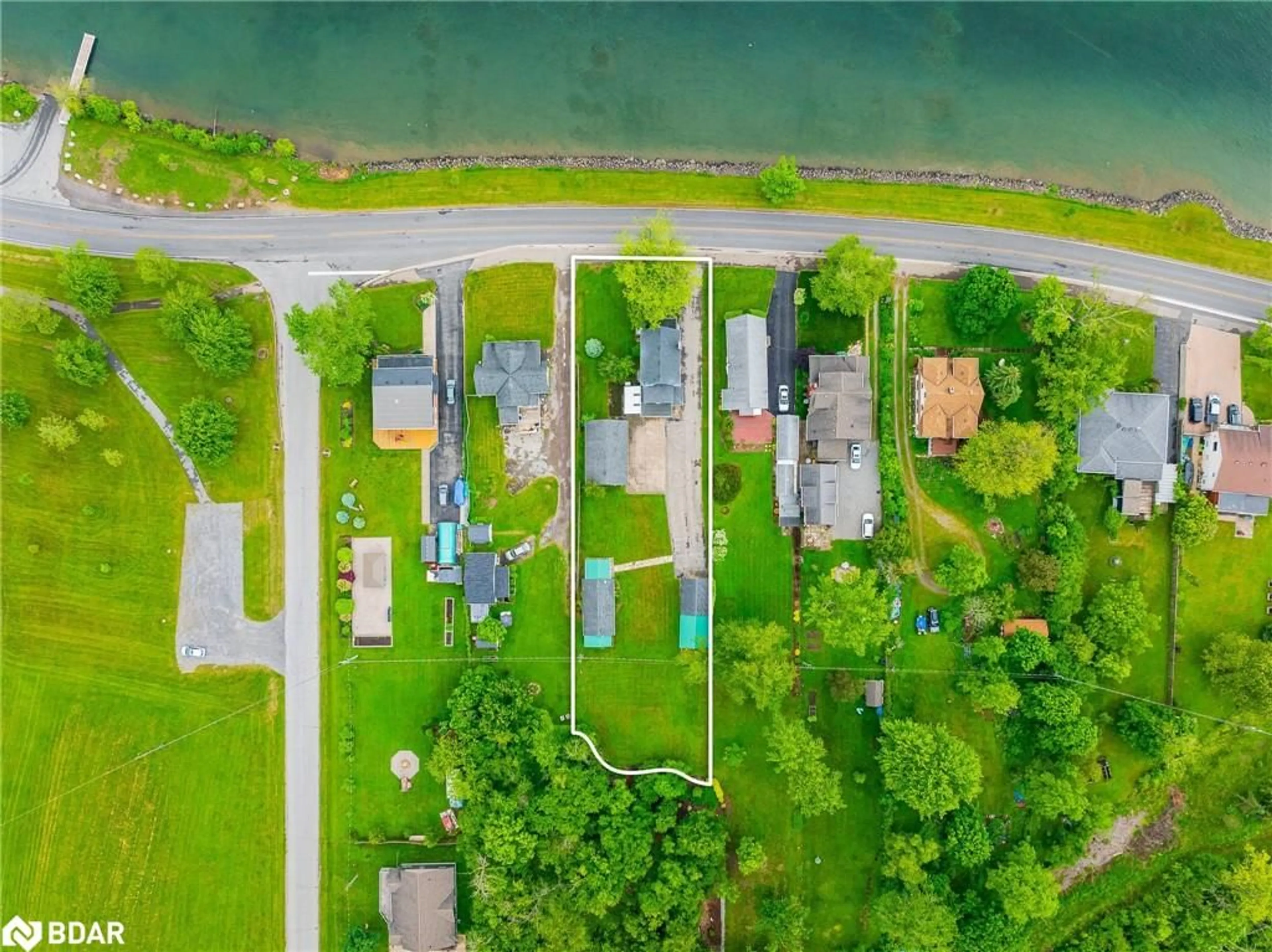 A pic from outside/outdoor area/front of a property/back of a property/a pic from drone, water/lake/river/ocean view for 967 Niagara Pky, Fort Erie Ontario L2A 5M4