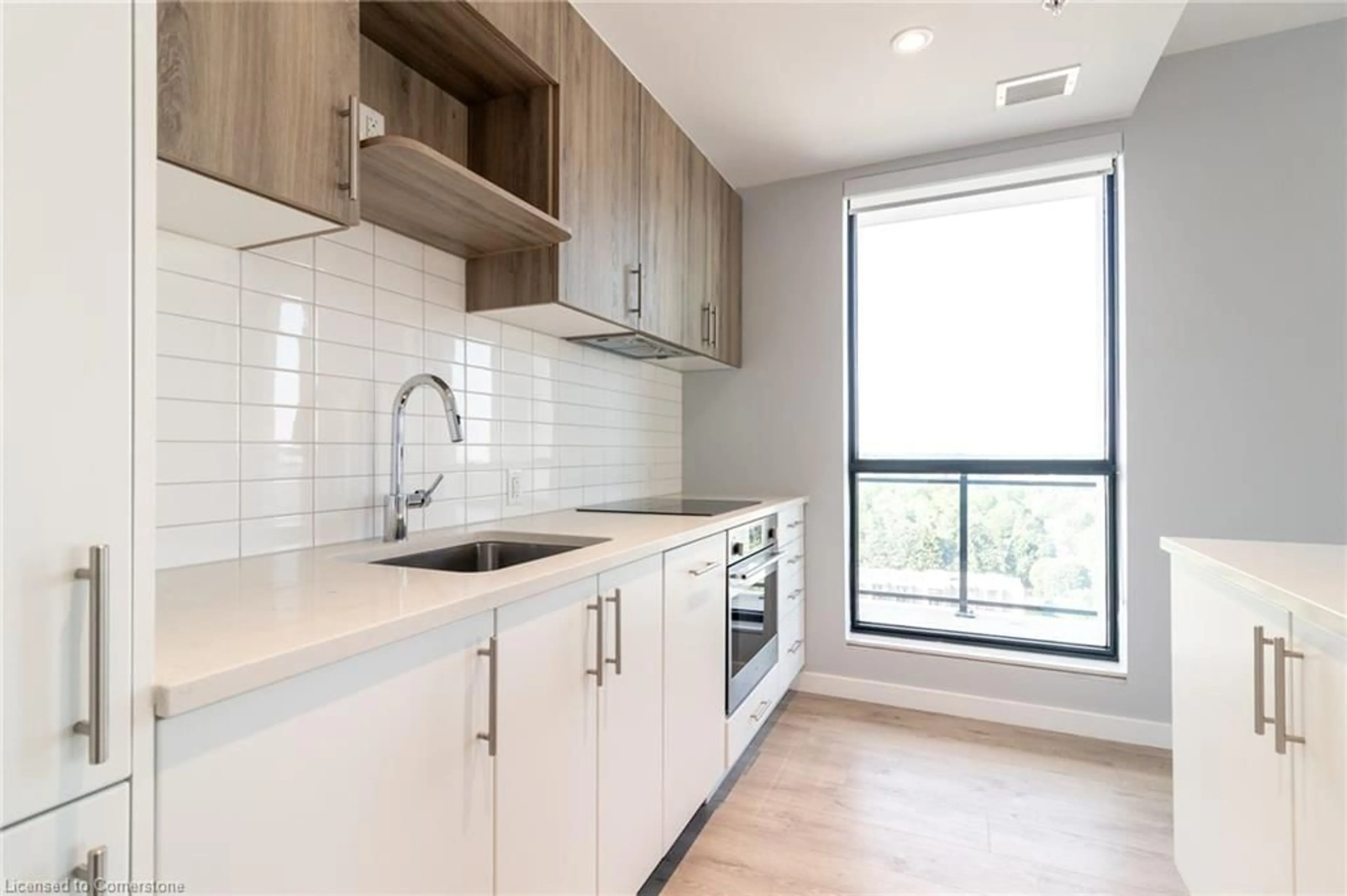 Standard kitchen, wood/laminate floor for 181 King St #1414, Waterloo Ontario N2J 0E7