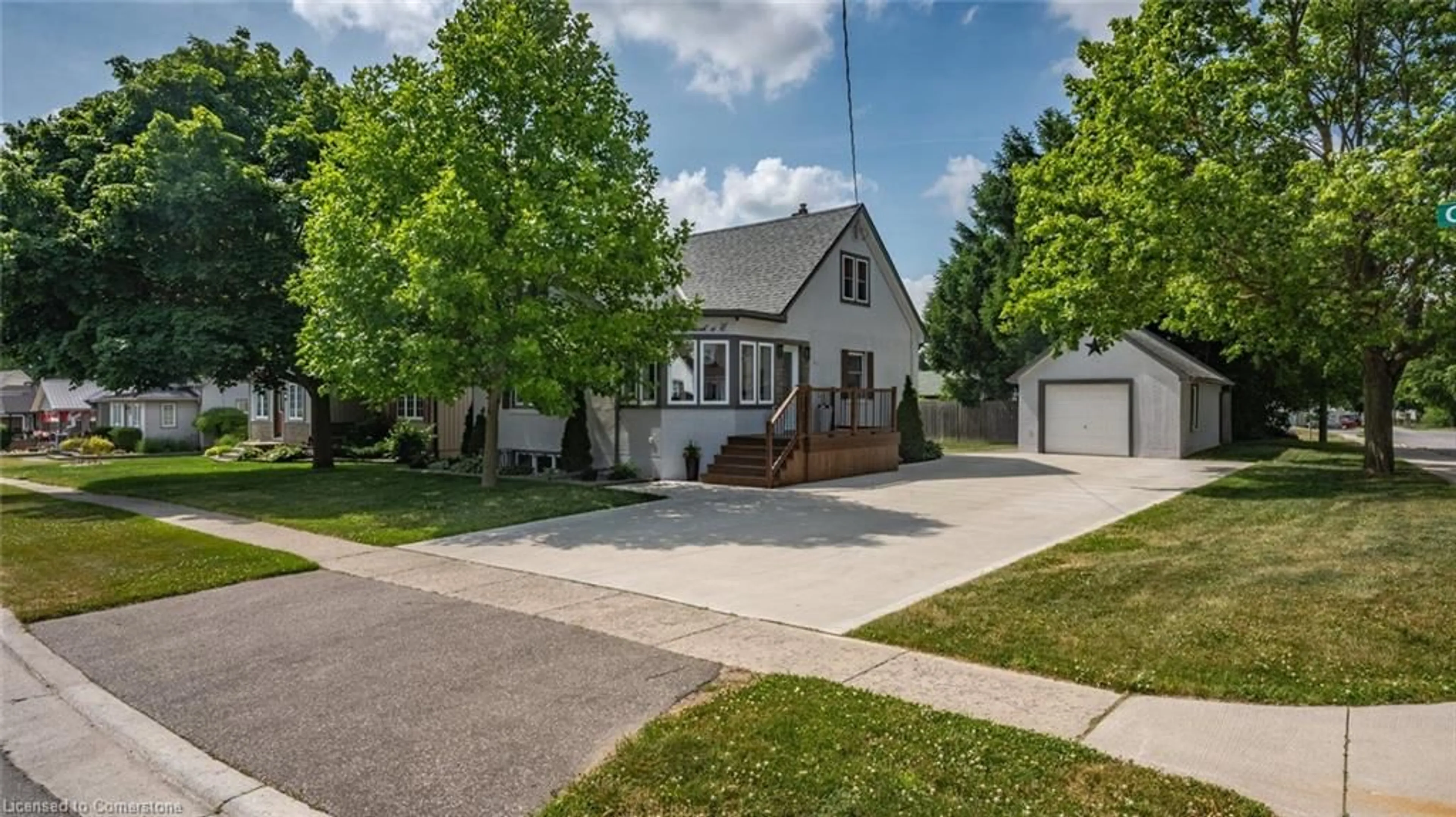 A pic from outside/outdoor area/front of a property/back of a property/a pic from drone, street for 81 Church St, Delhi Ontario N4B 1T5