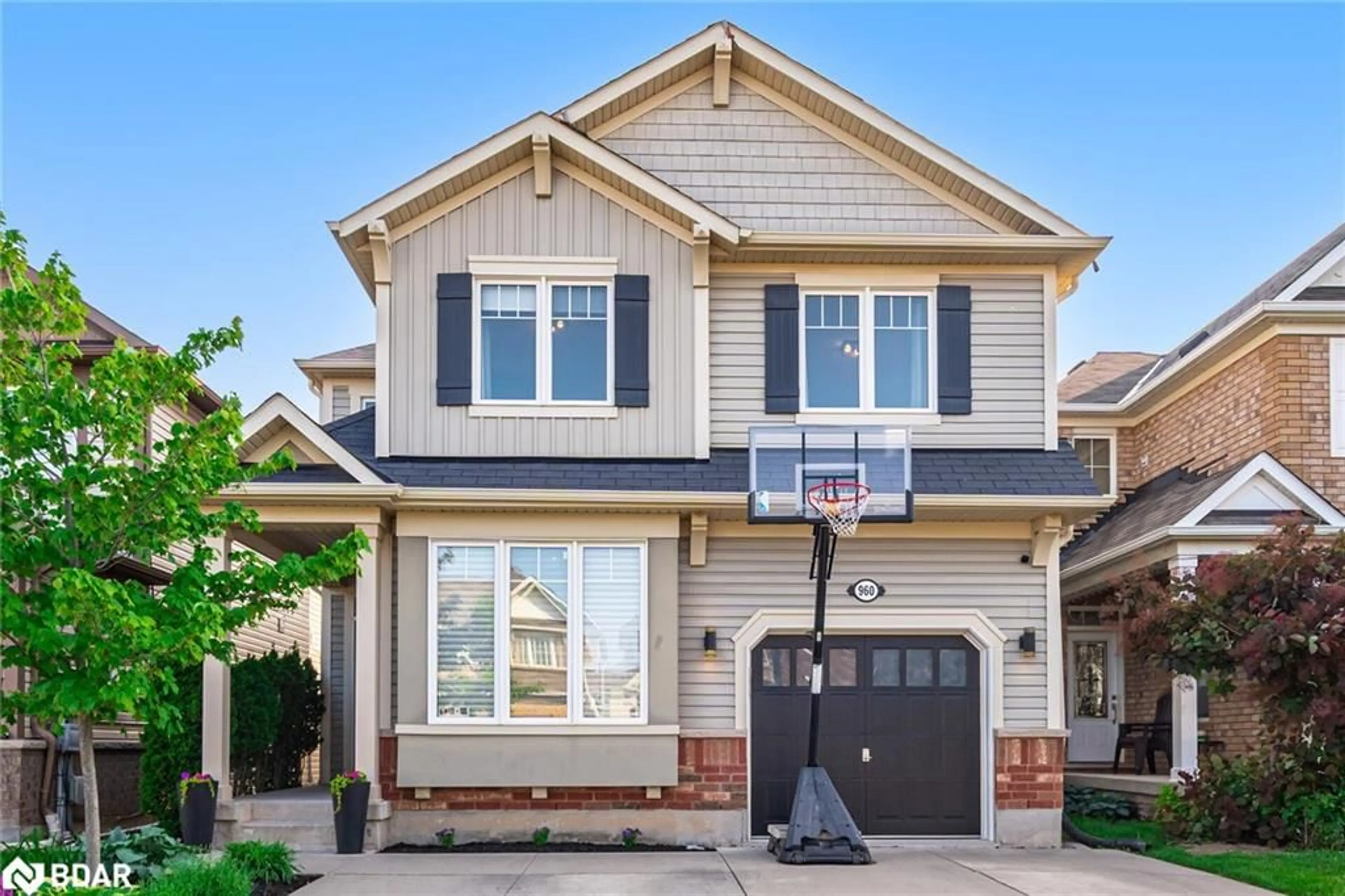 Home with vinyl exterior material, street for 960 Rigo Cross, Milton Ontario L9T 8C6