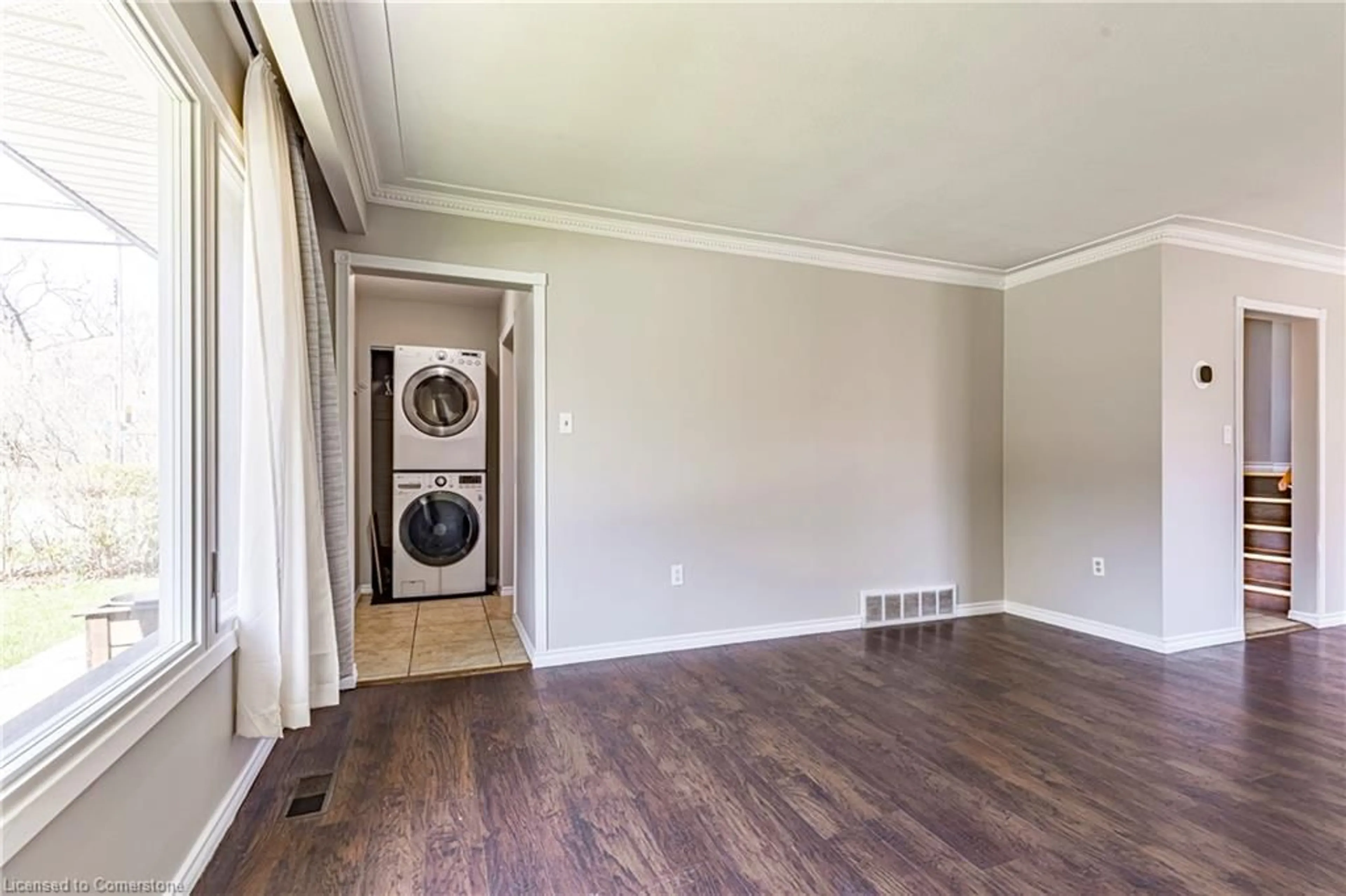 A pic of a room for 3 Veevers Dr, Hamilton Ontario L8K 5P6
