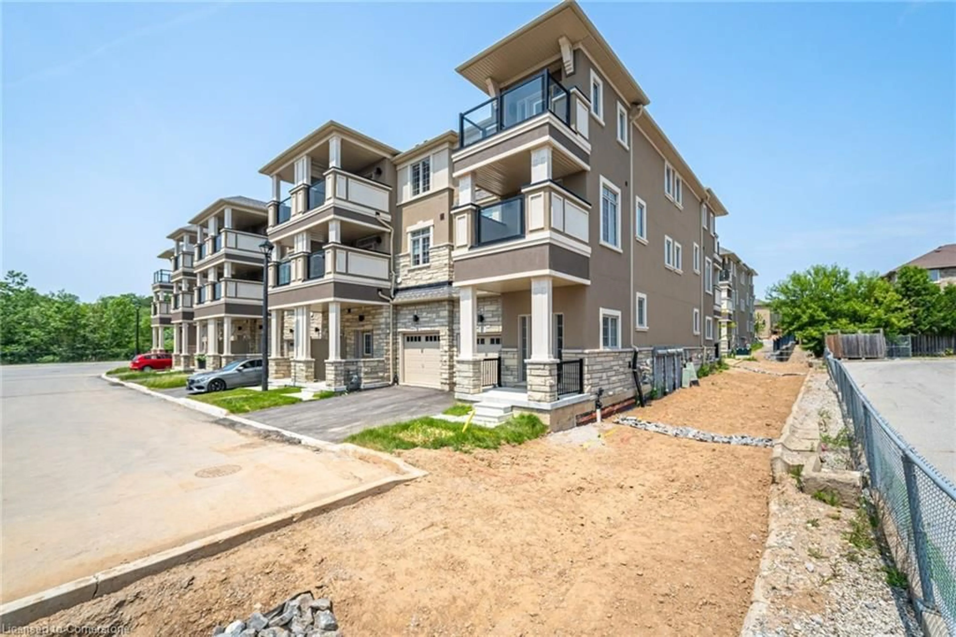 Patio, unknown for 305 Garner Rd #13, Ancaster Ontario L9G 5E6