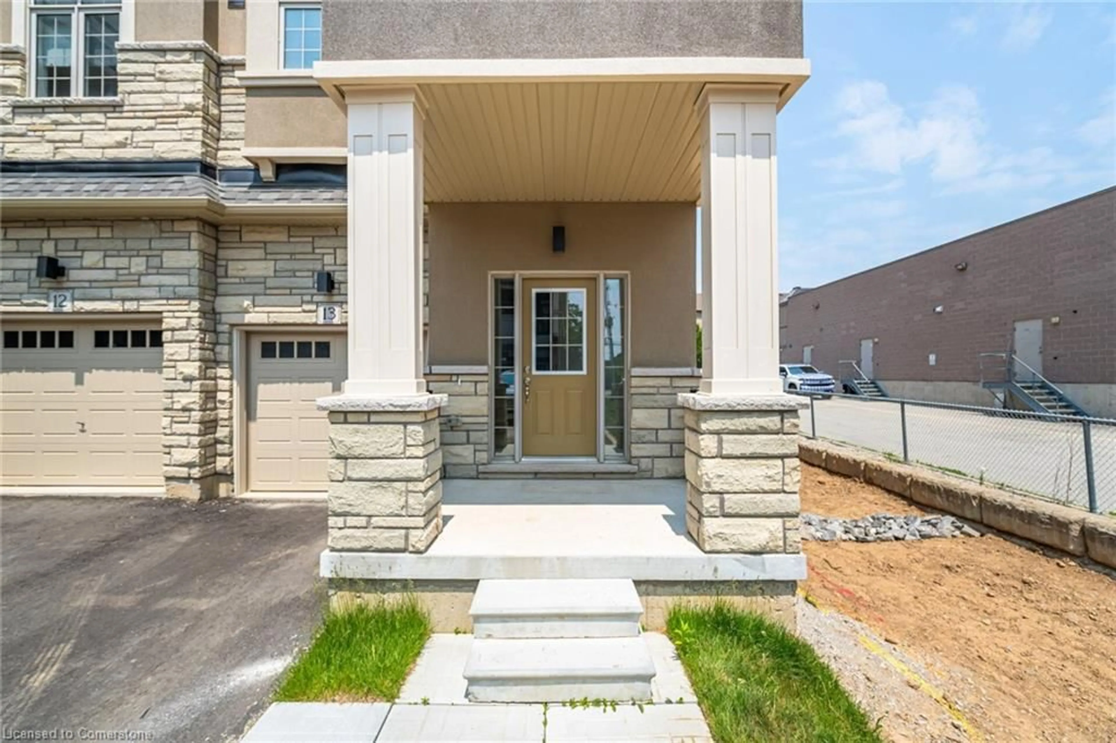 Indoor entryway for 305 Garner Rd #13, Ancaster Ontario L9G 5E6