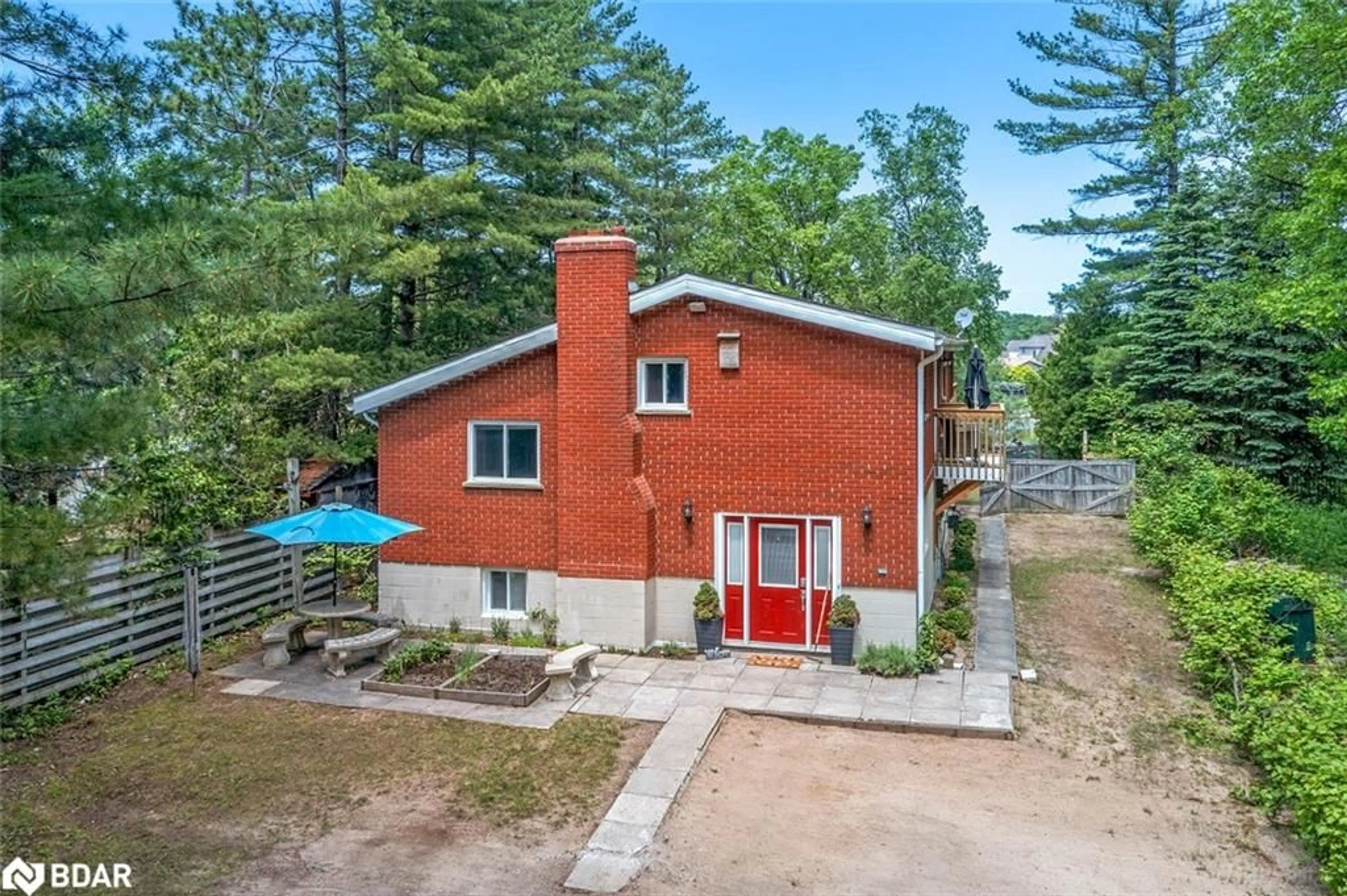 A pic from outside/outdoor area/front of a property/back of a property/a pic from drone, unknown for 1944 River Rd, Wasaga Beach Ontario L9Z 2W2