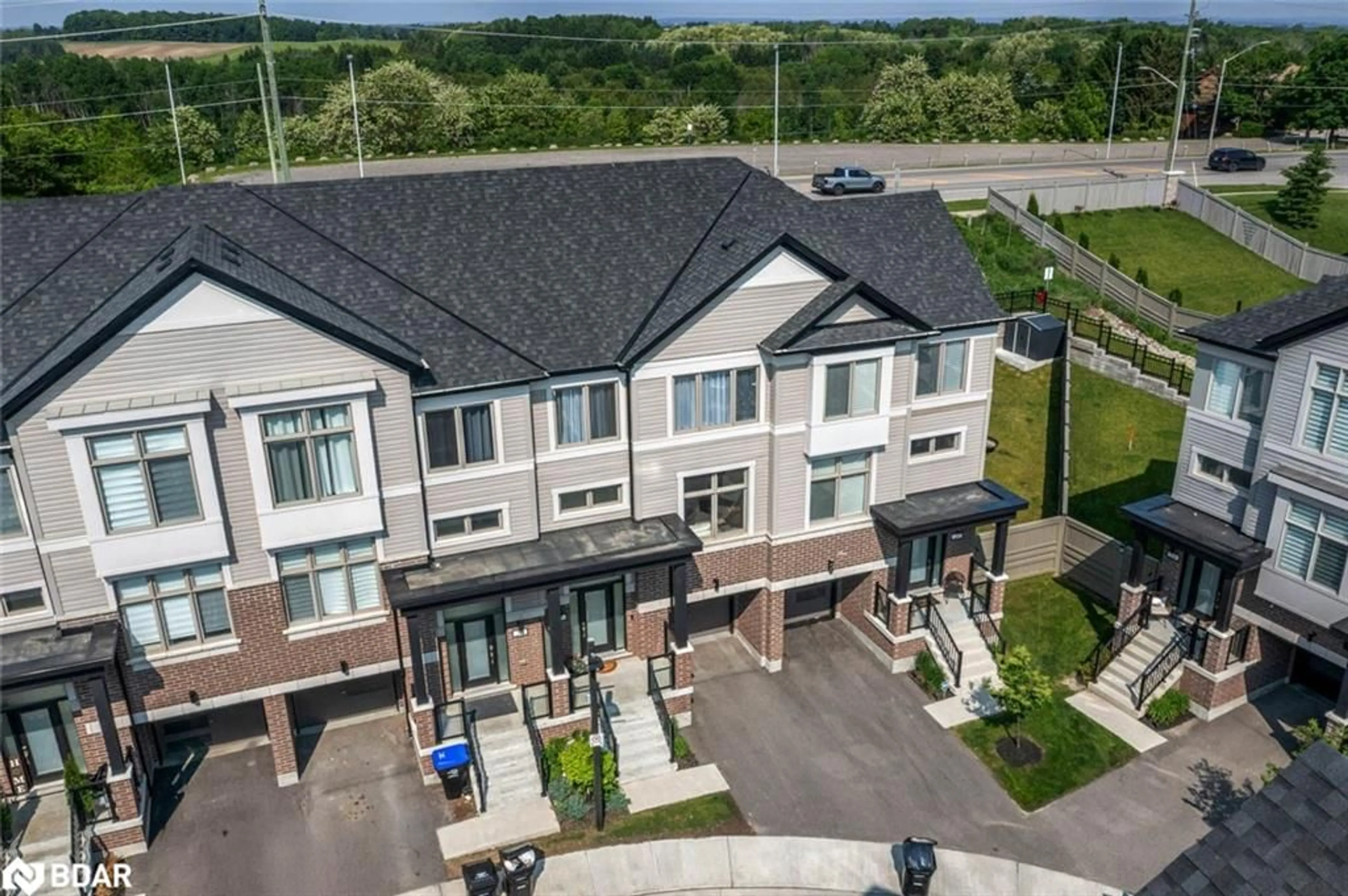 A pic from outside/outdoor area/front of a property/back of a property/a pic from drone, unknown for 28 Totten Trail #14, New Tecumseth Ontario L0G 1W0