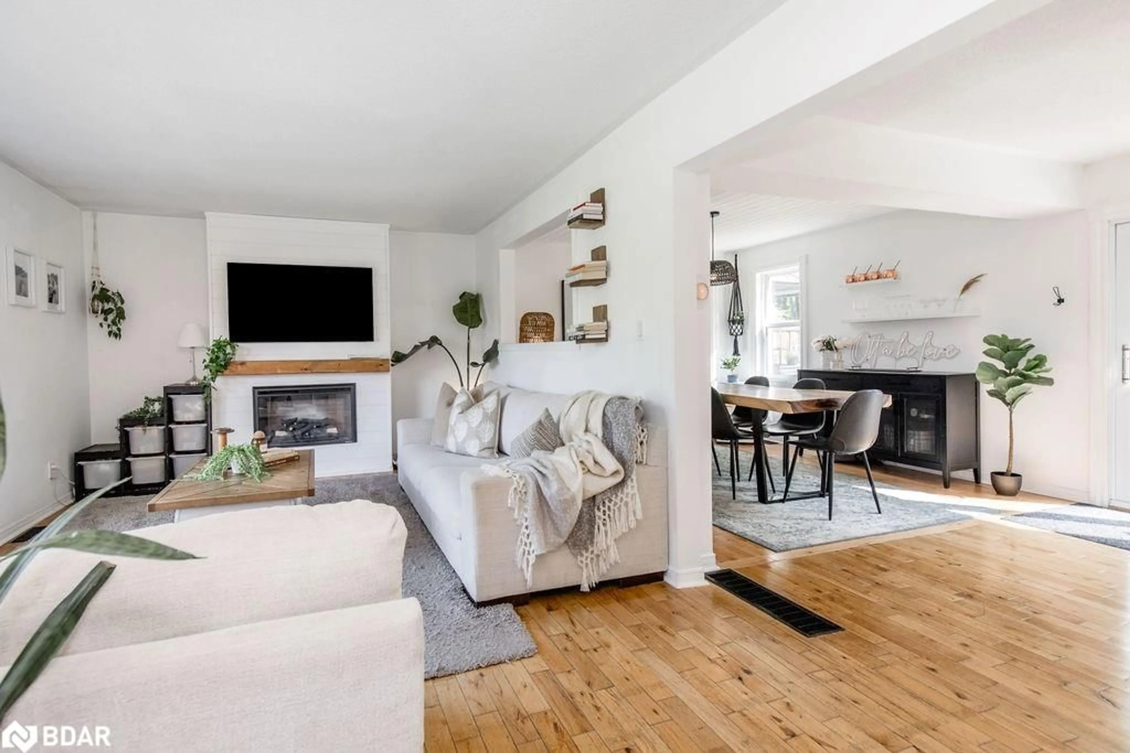 Living room with furniture, wood/laminate floor for 1309 St Vincent St, Midhurst Ontario L9X 0P7