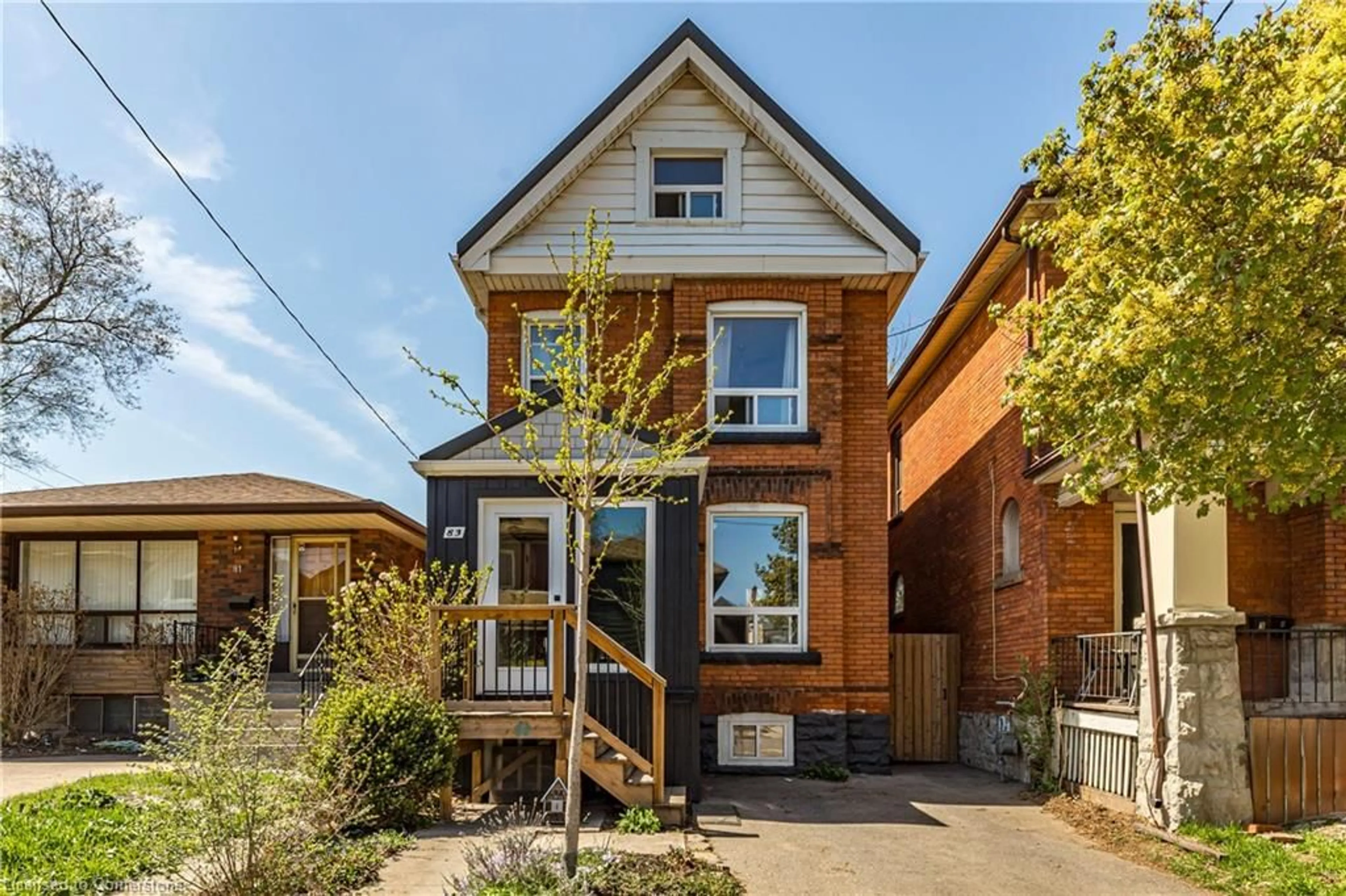 Home with brick exterior material, street for 83 Oak Ave, Hamilton Ontario L8L 5M7