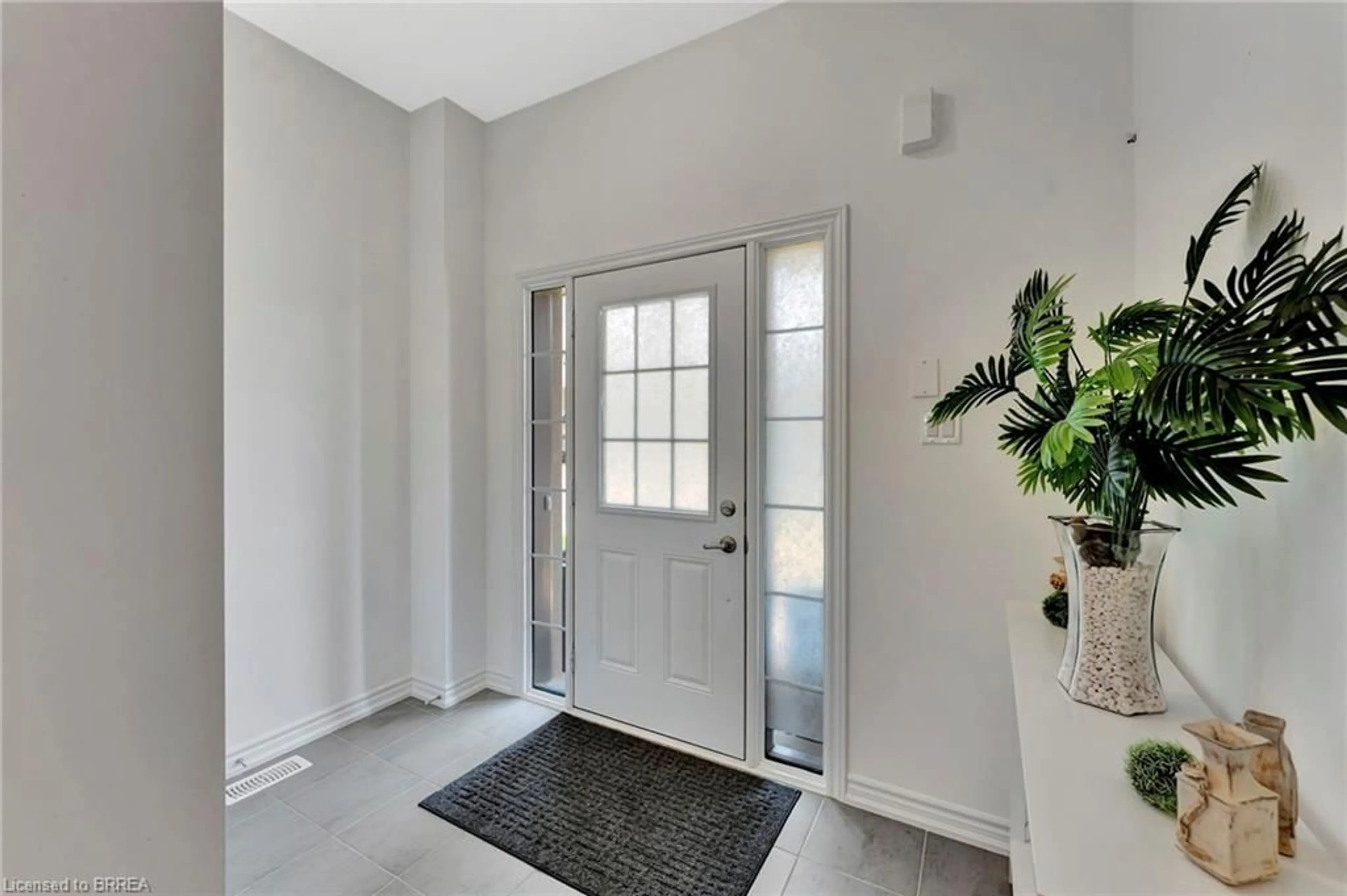 Indoor entryway for 60 Stauffer Rd, Brantford Ontario N3V 0B4