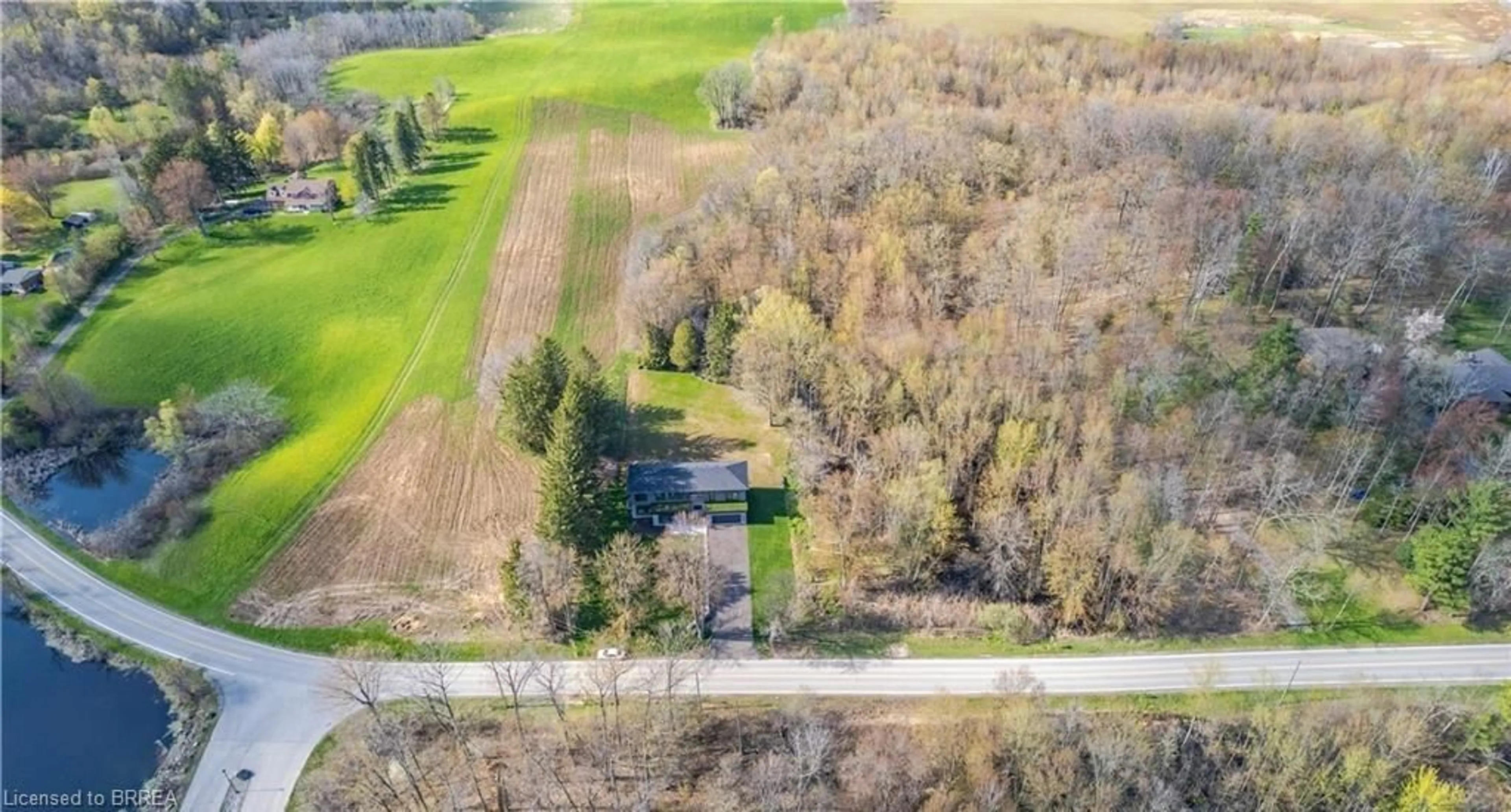 A pic from outside/outdoor area/front of a property/back of a property/a pic from drone, unknown for 371 Scenic Dr, St. George Ontario N0E 1N0