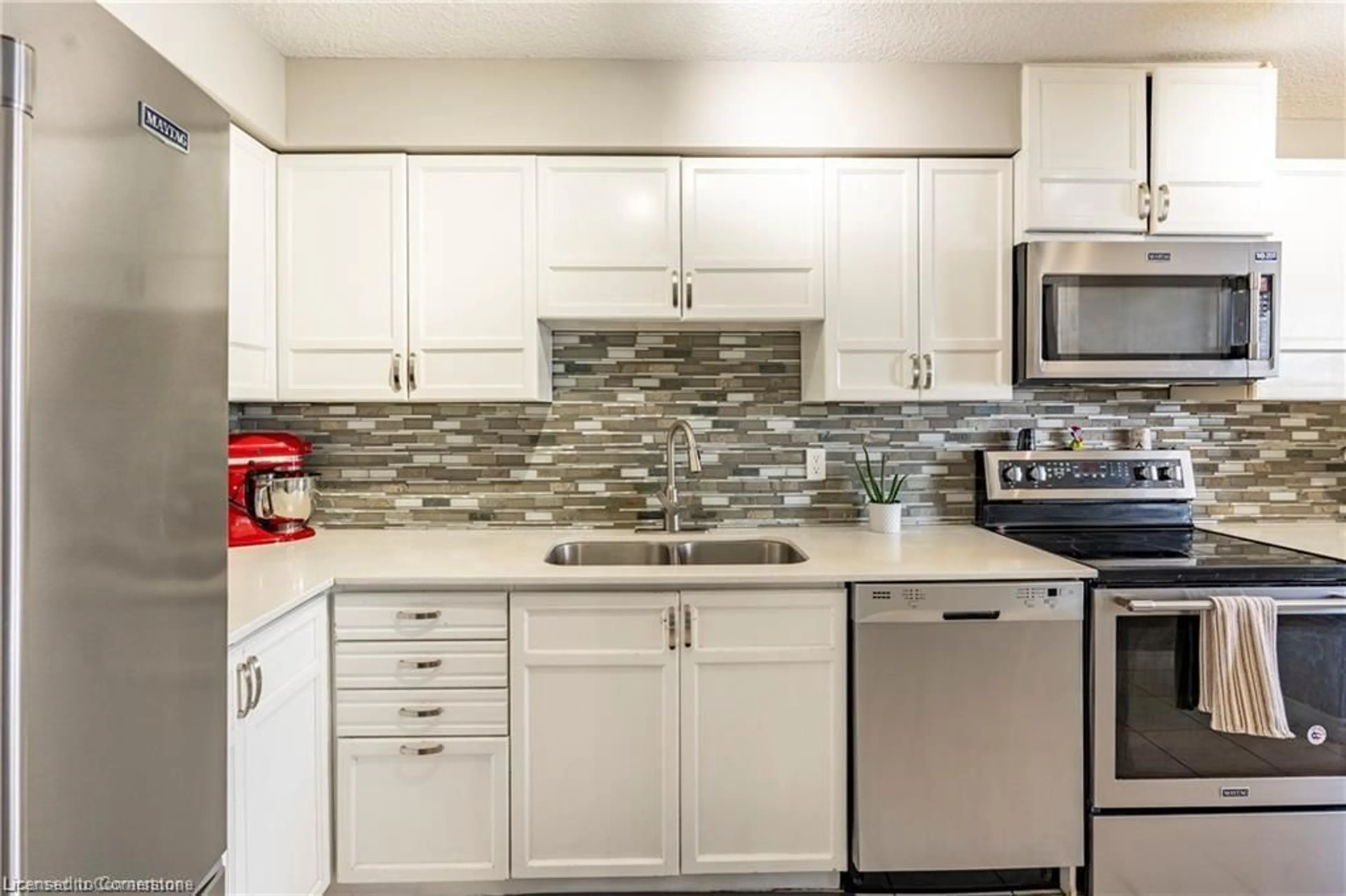 Standard kitchen, ceramic/tile floor for 375 King St #2002, Waterloo Ontario N2J 4L6