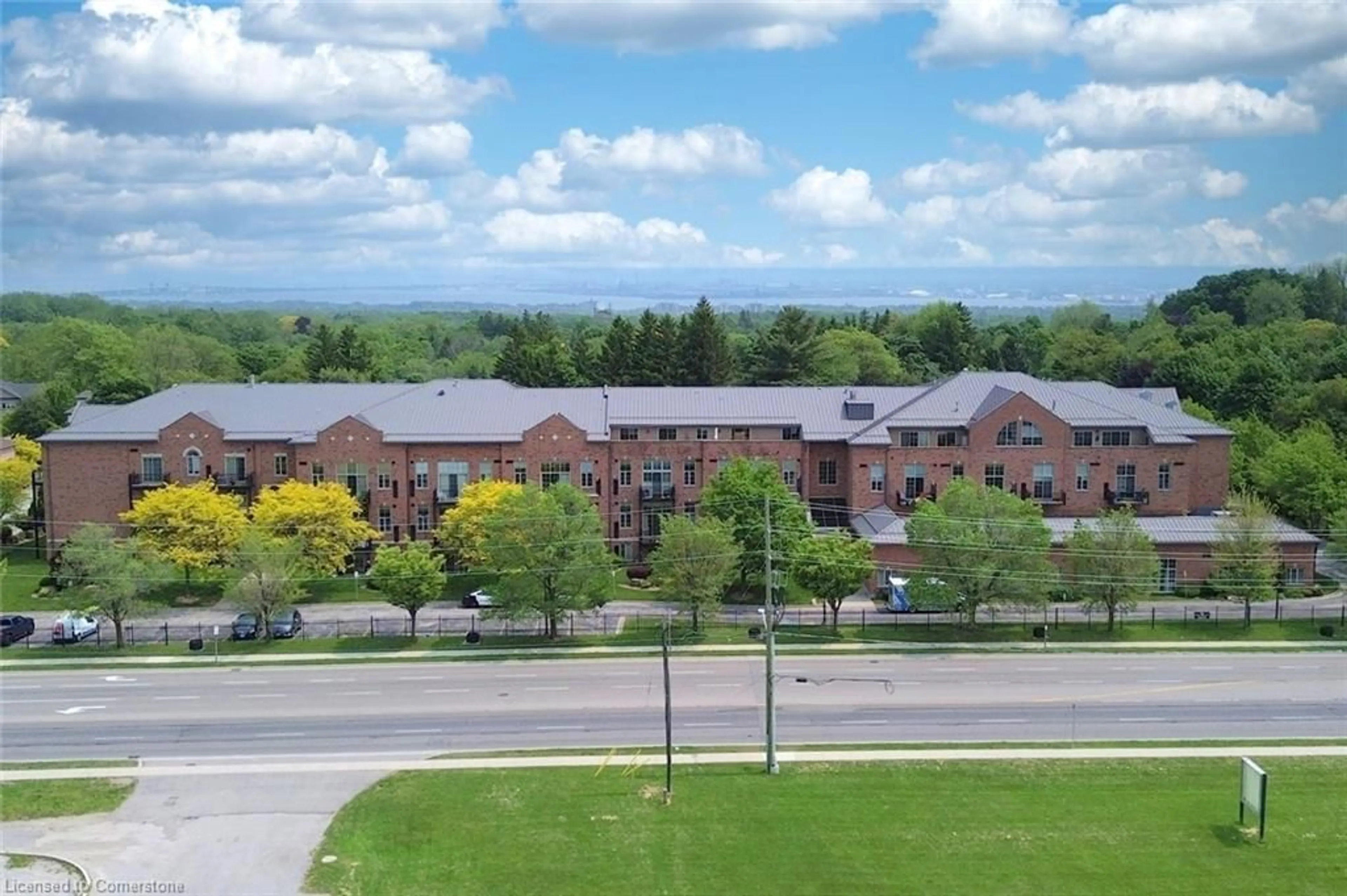 A pic from outside/outdoor area/front of a property/back of a property/a pic from drone, mountain view for 262 Dundas St #406, Waterdown Ontario L8B 1A9