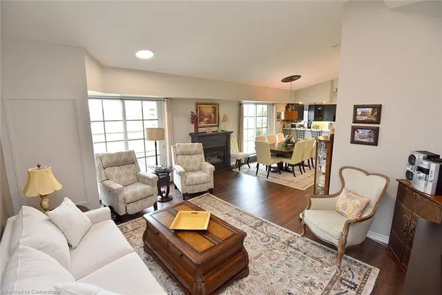 Additional property image - 262 Dundas St Unit 406