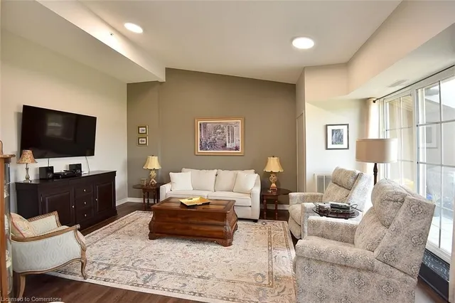 Additional property image - 262 Dundas St Unit 406