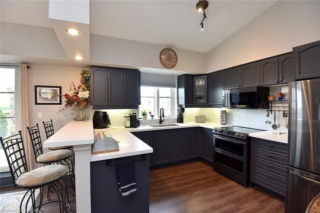Additional property image - 262 Dundas St Unit 406