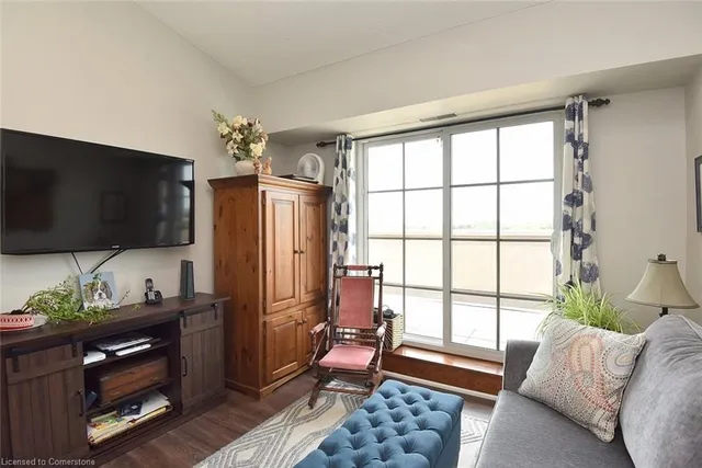 Additional property image - 262 Dundas St Unit 406