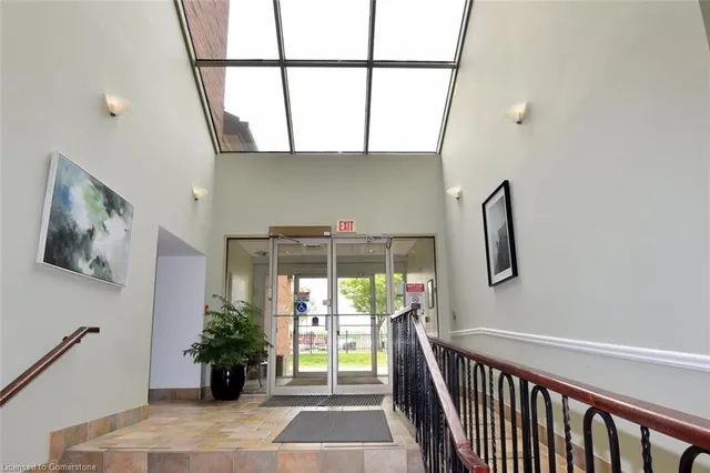 Additional property image - 262 Dundas St Unit 406