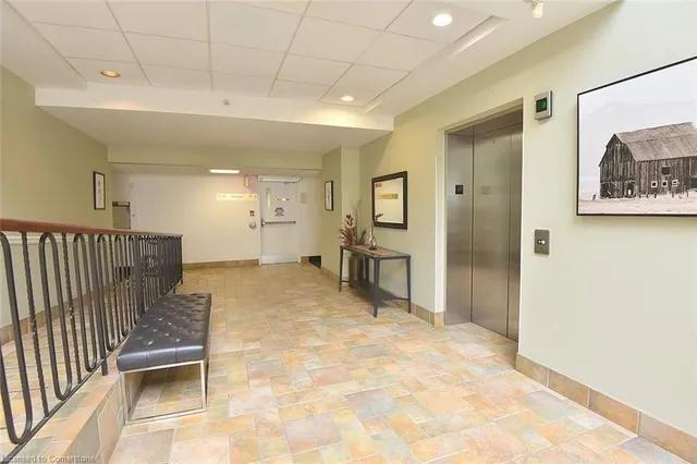 Additional property image - 262 Dundas St Unit 406
