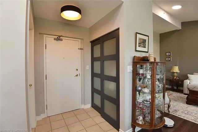 Additional property image - 262 Dundas St Unit 406