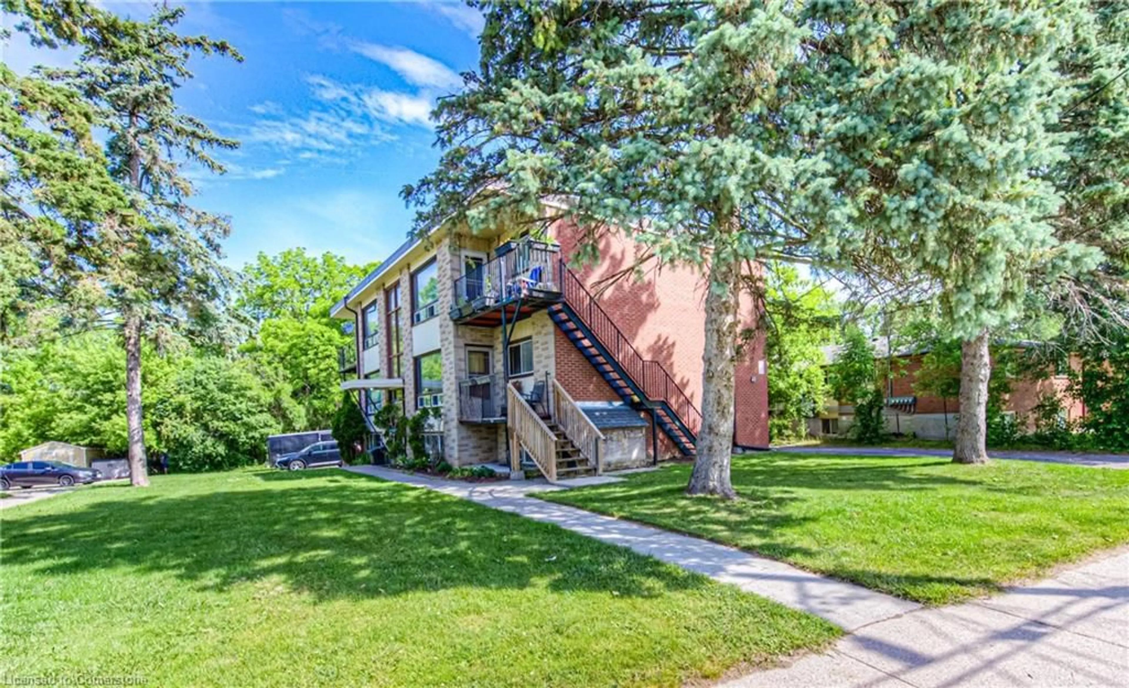 Patio, street for 76 Barbara Cres, Kitchener Ontario N2M 4N2