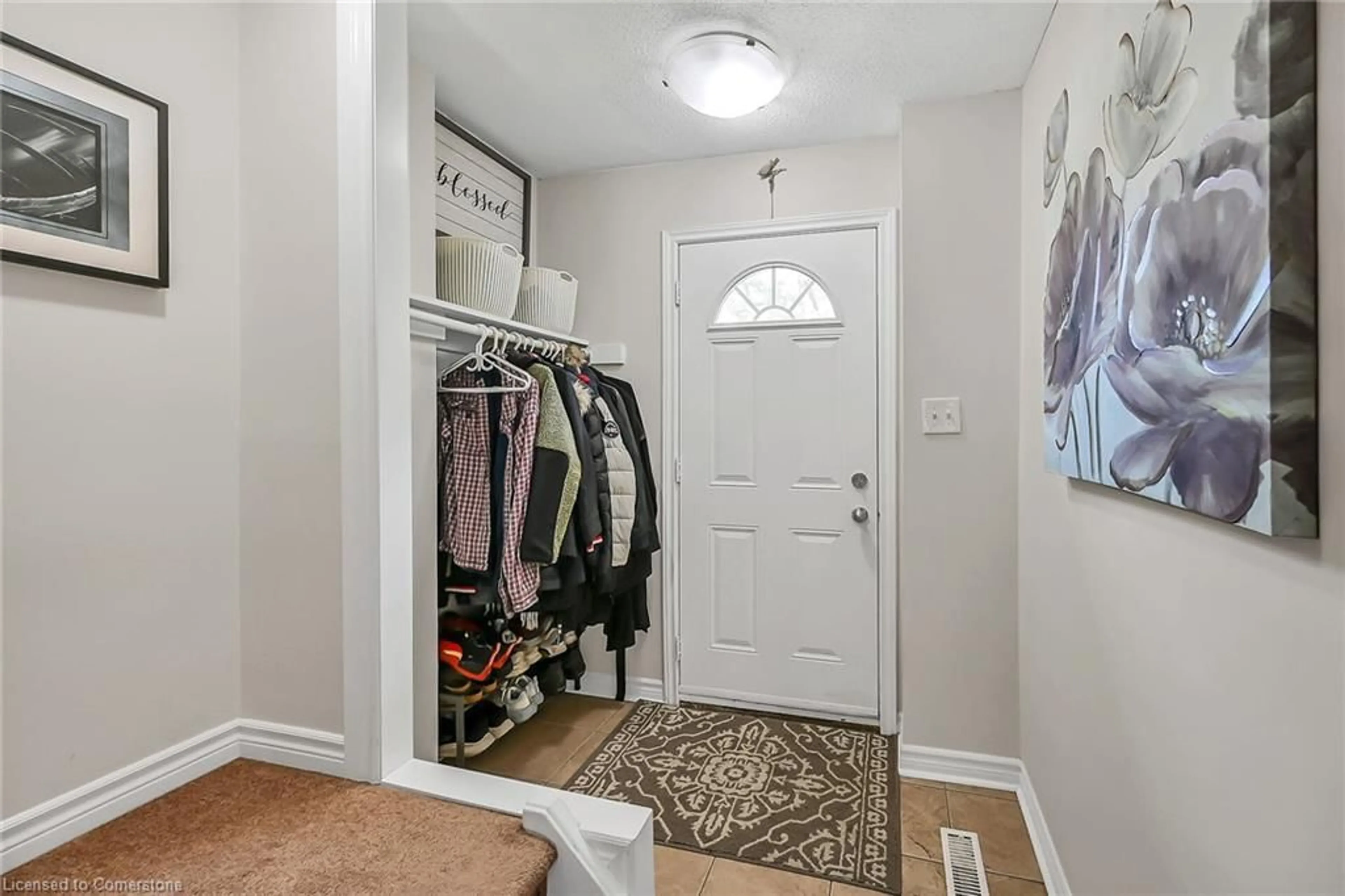 Indoor entryway for 125 Bonaventure Dr #59, Hamilton Ontario L9C 5Y9